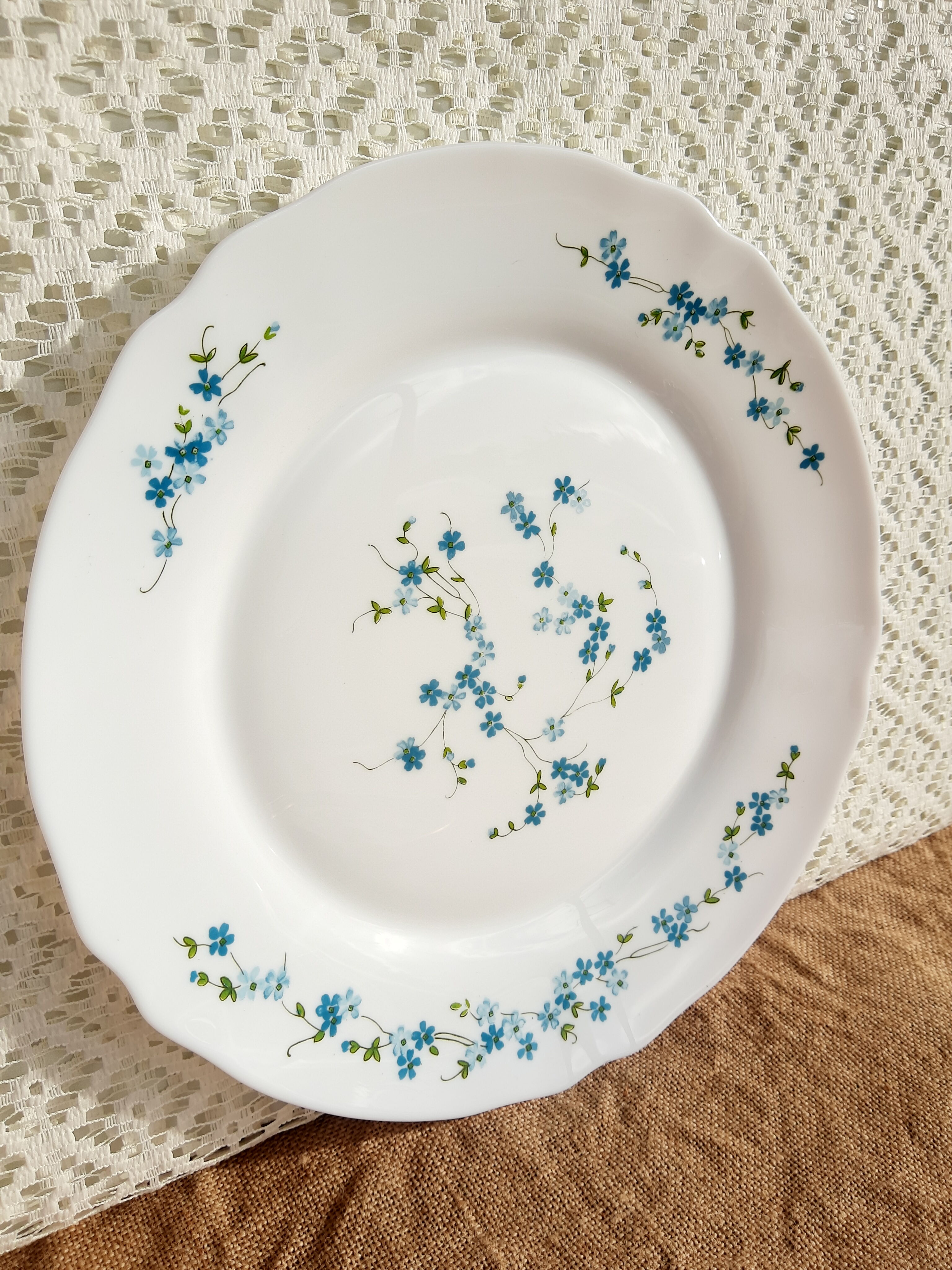 Round serving dish opaline Arcopal model Veronica