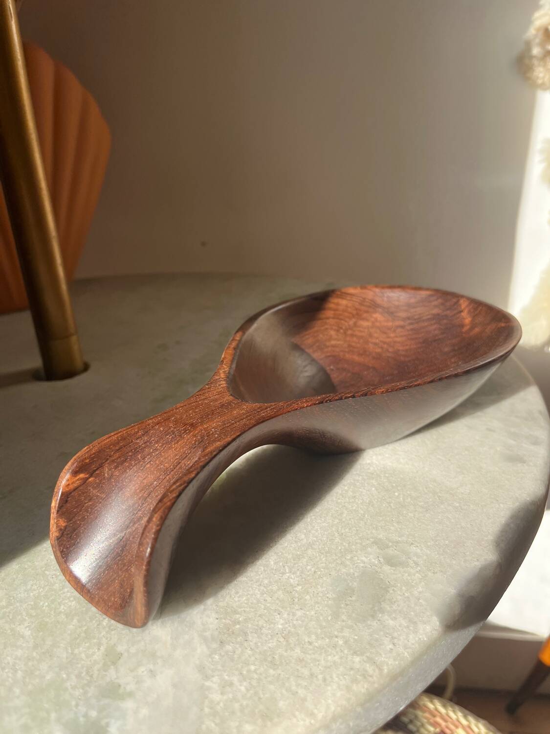 Jean Gillon. Bol à poignée en palissandre