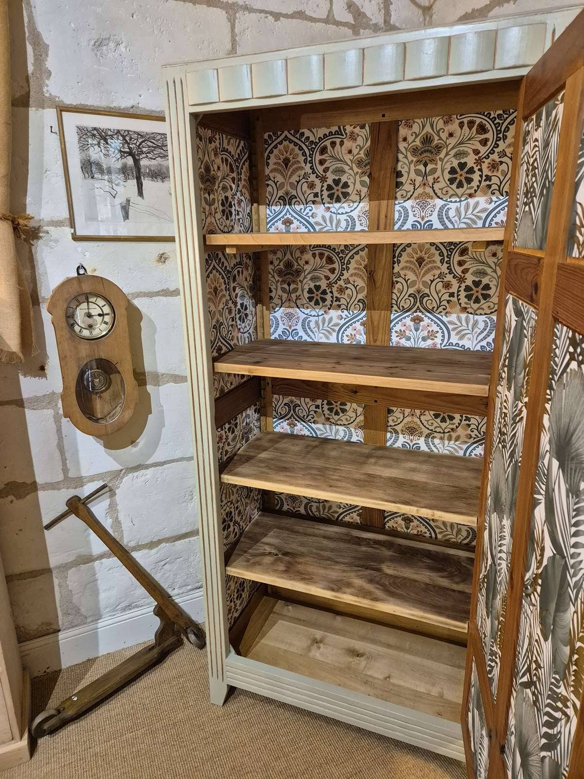 Vintage Parisian bonnetière