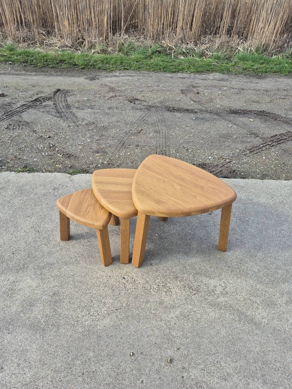 Vintage triangular oak side nesting tables (3)