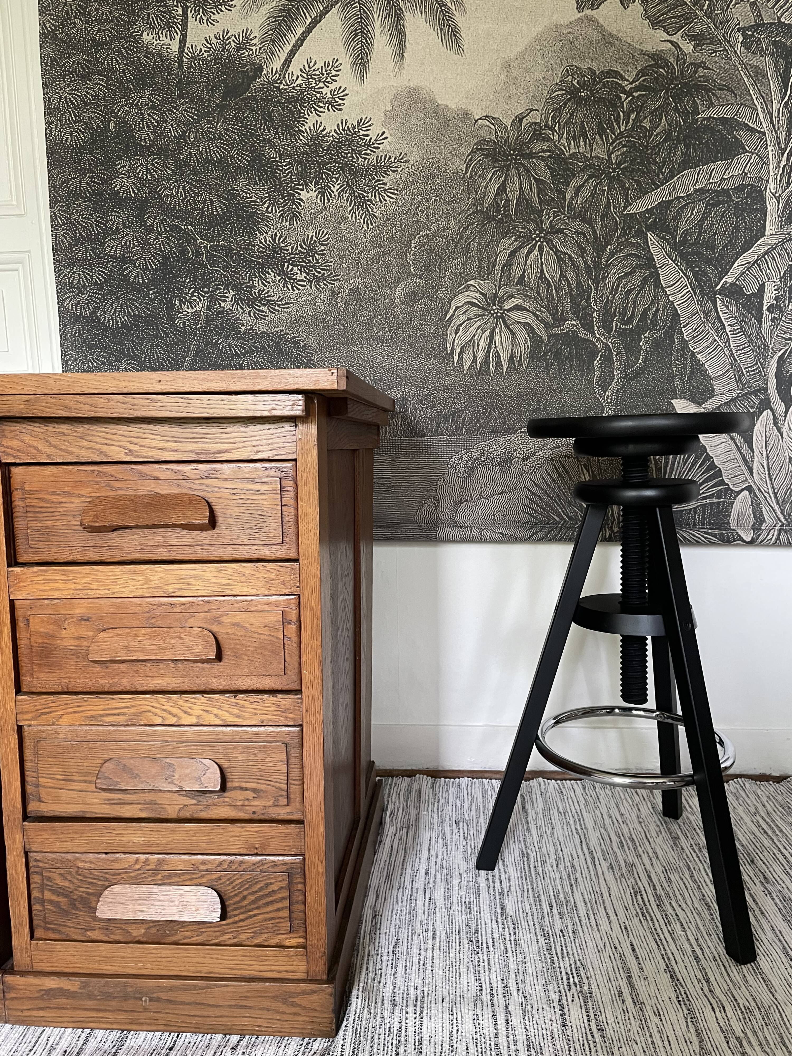 Tabouret à vis