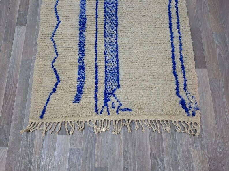 Handmade Moroccan Berber rug size 150 x 250 cm