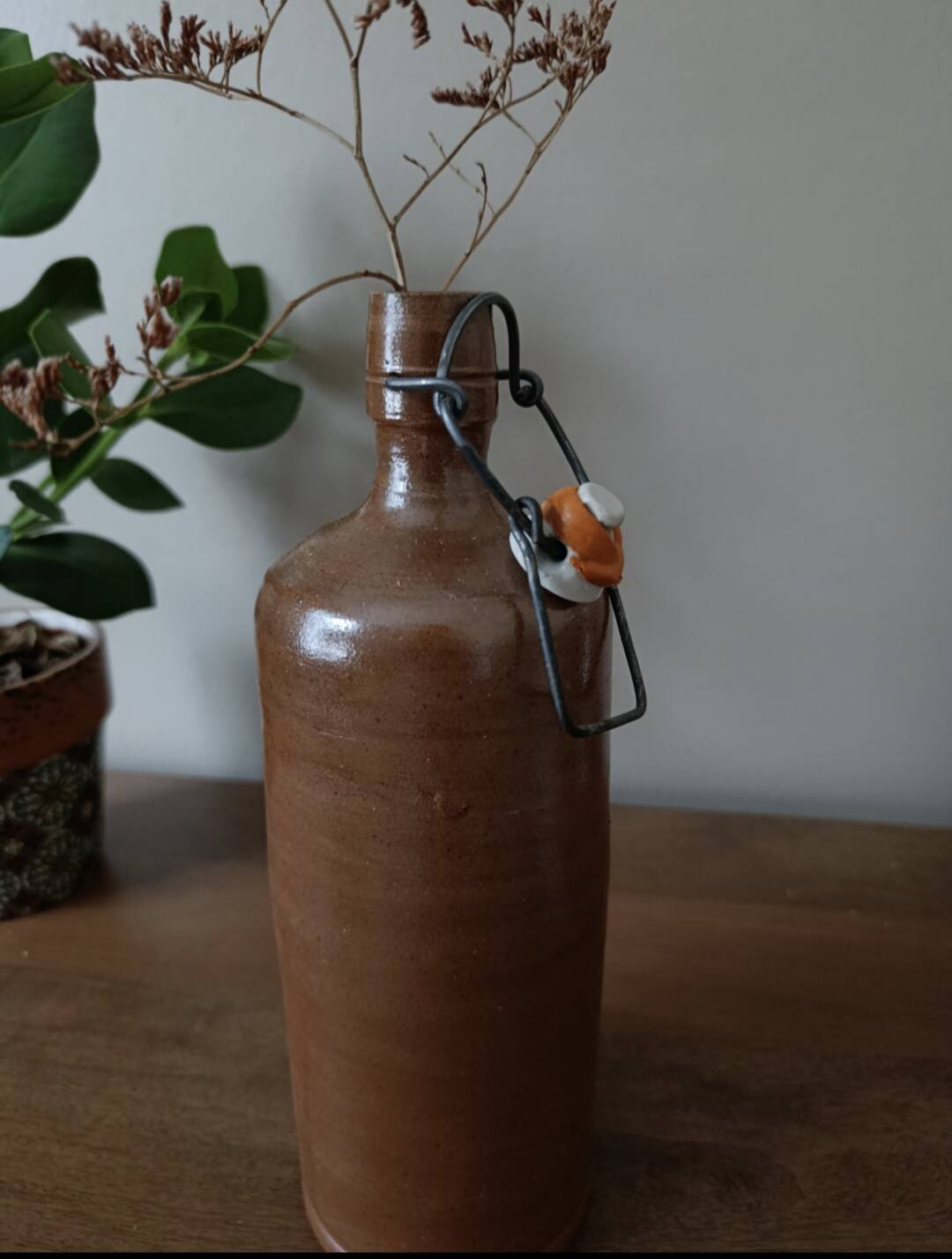 Bouteille grès marron brut et épuré vintage