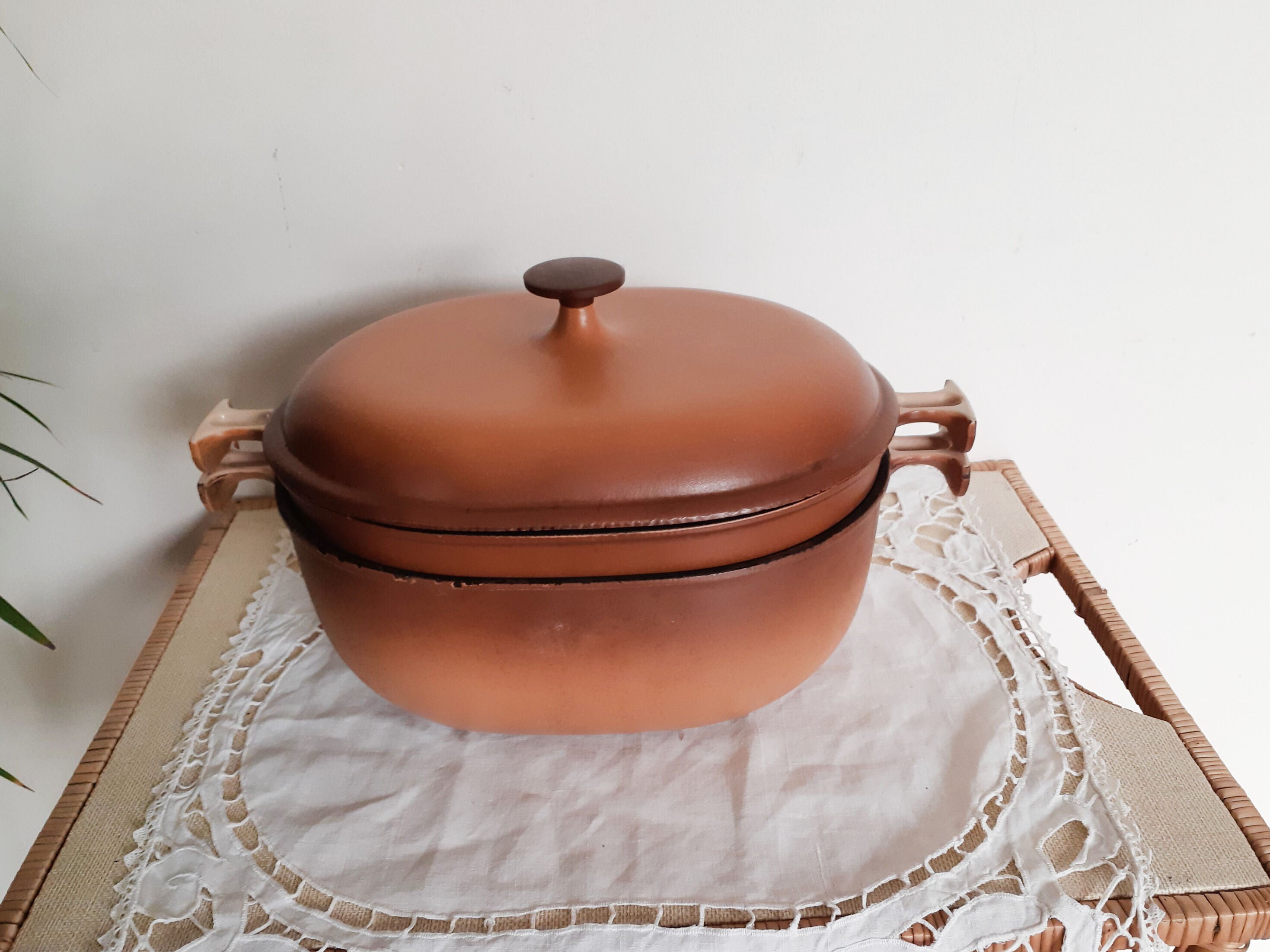 Mama Le creuset Cassette in enamelled cast iron by Enzo Mari