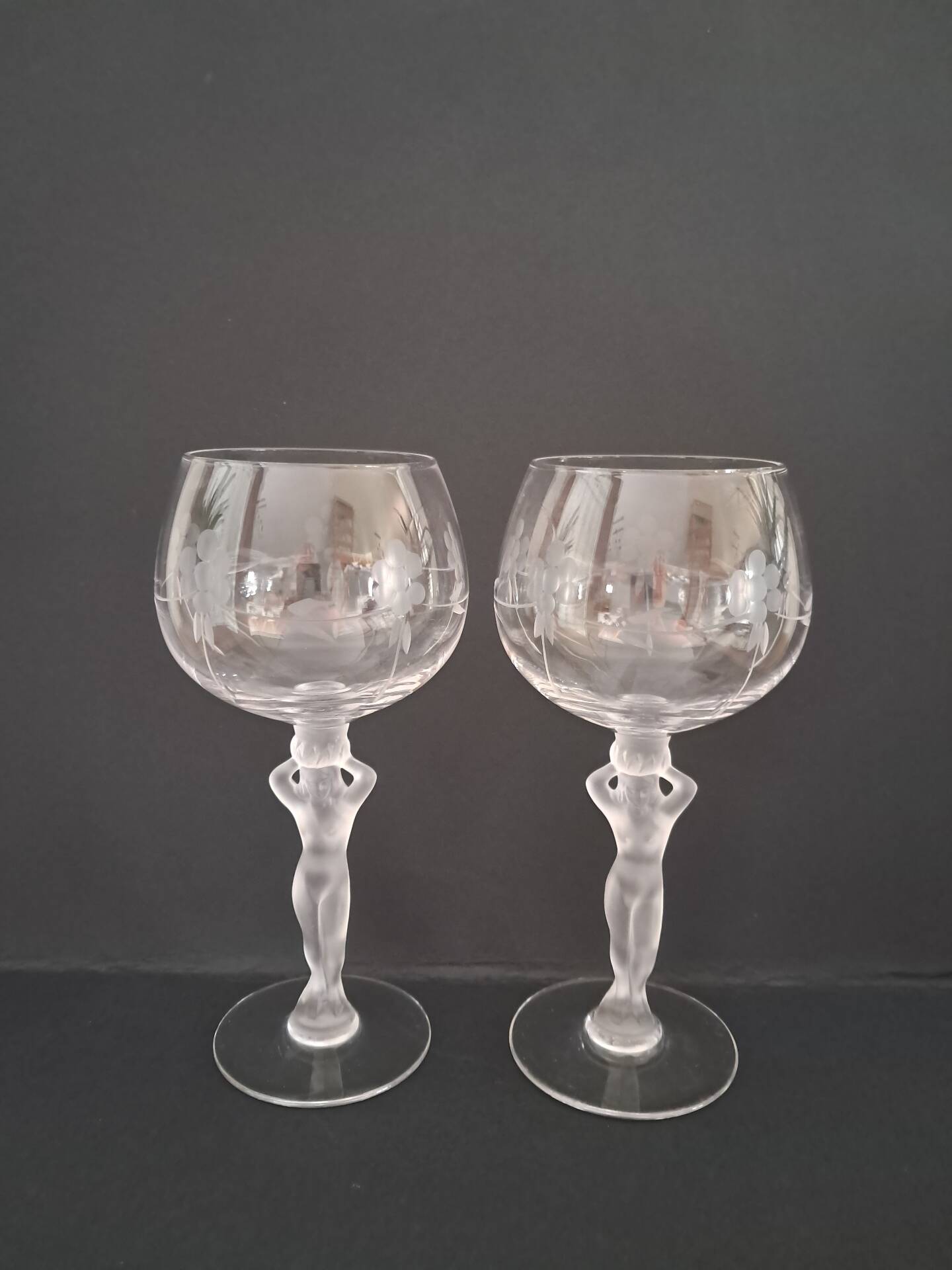 Two Bayel crystal wine glasses Bacchus Venus.
