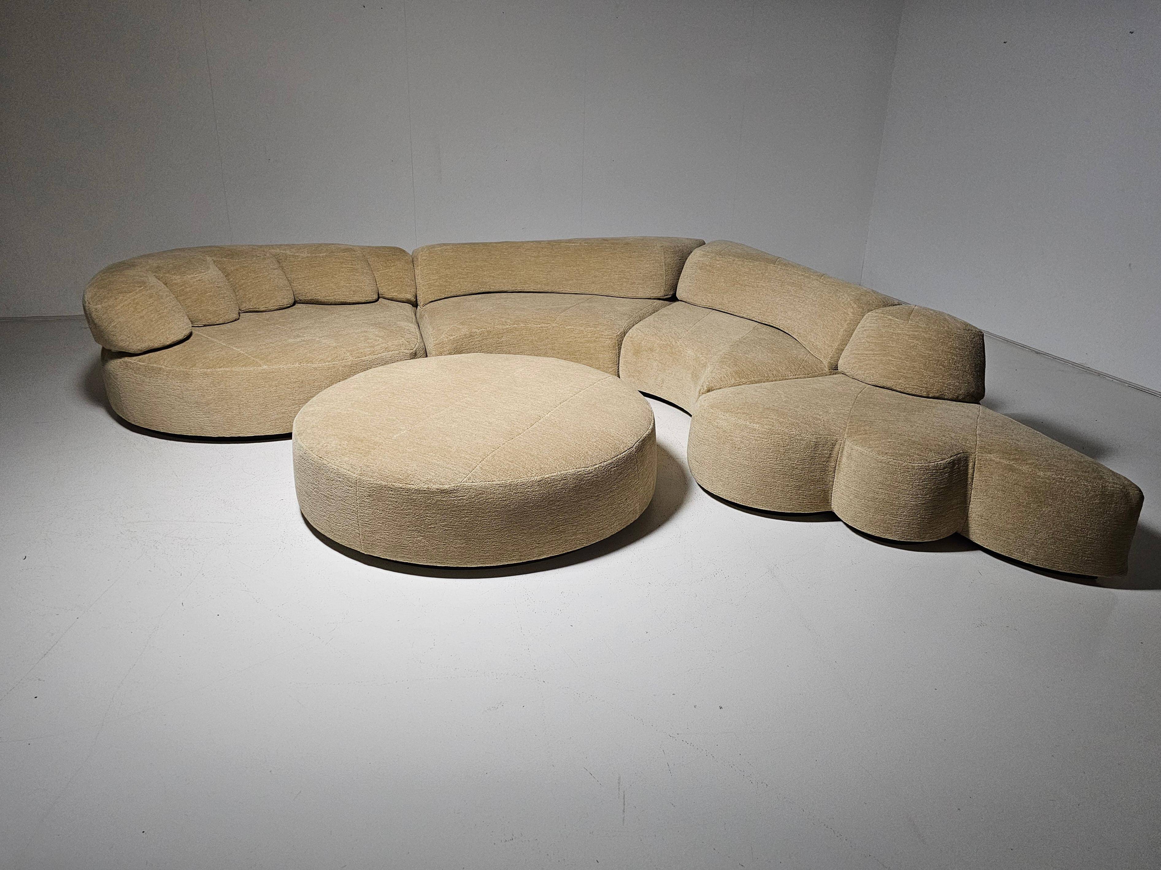 Modular 'Landscape' canapé in beige chenille by Hans Hopfer for Roche Bobois, 1970
