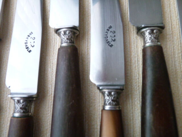 Box of 12 old cheese knives Stainless steel and bovine horn 202
