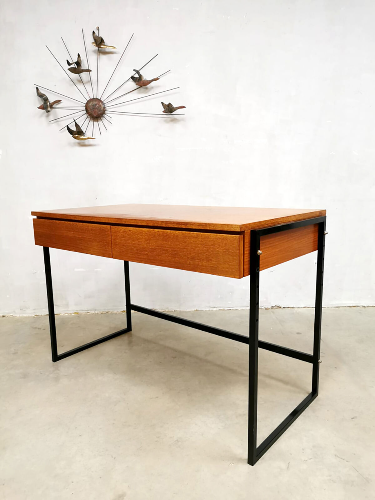 Vintage design writing desk ‘Minimalism’