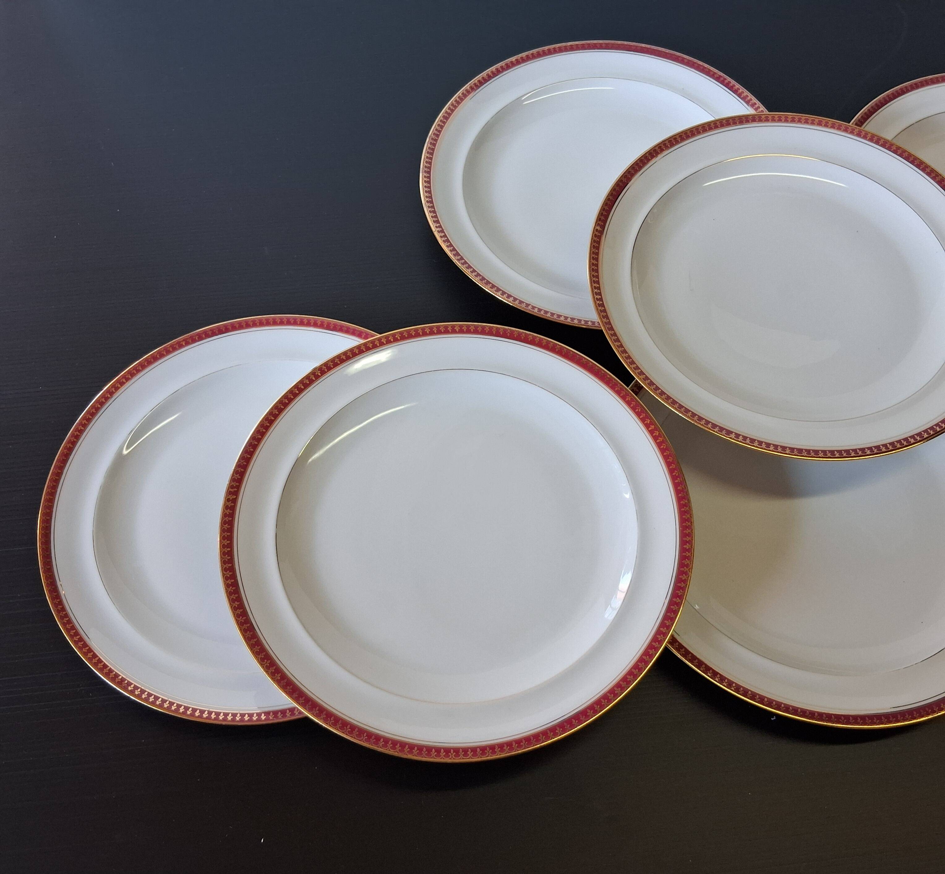 Set of porcelain plates from Chastagner et Cie in good condition.