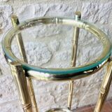 Vintage faux bamboo pedestal table in brass with 2 glass shelves