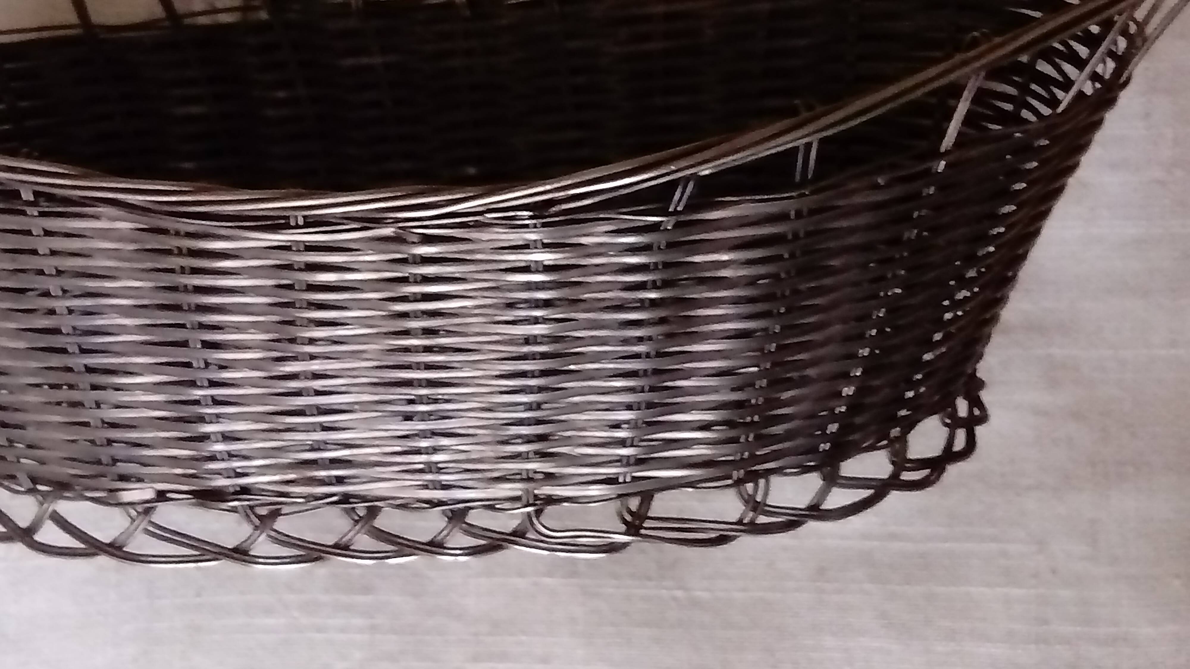 Old basket/basket in woven silver metal
