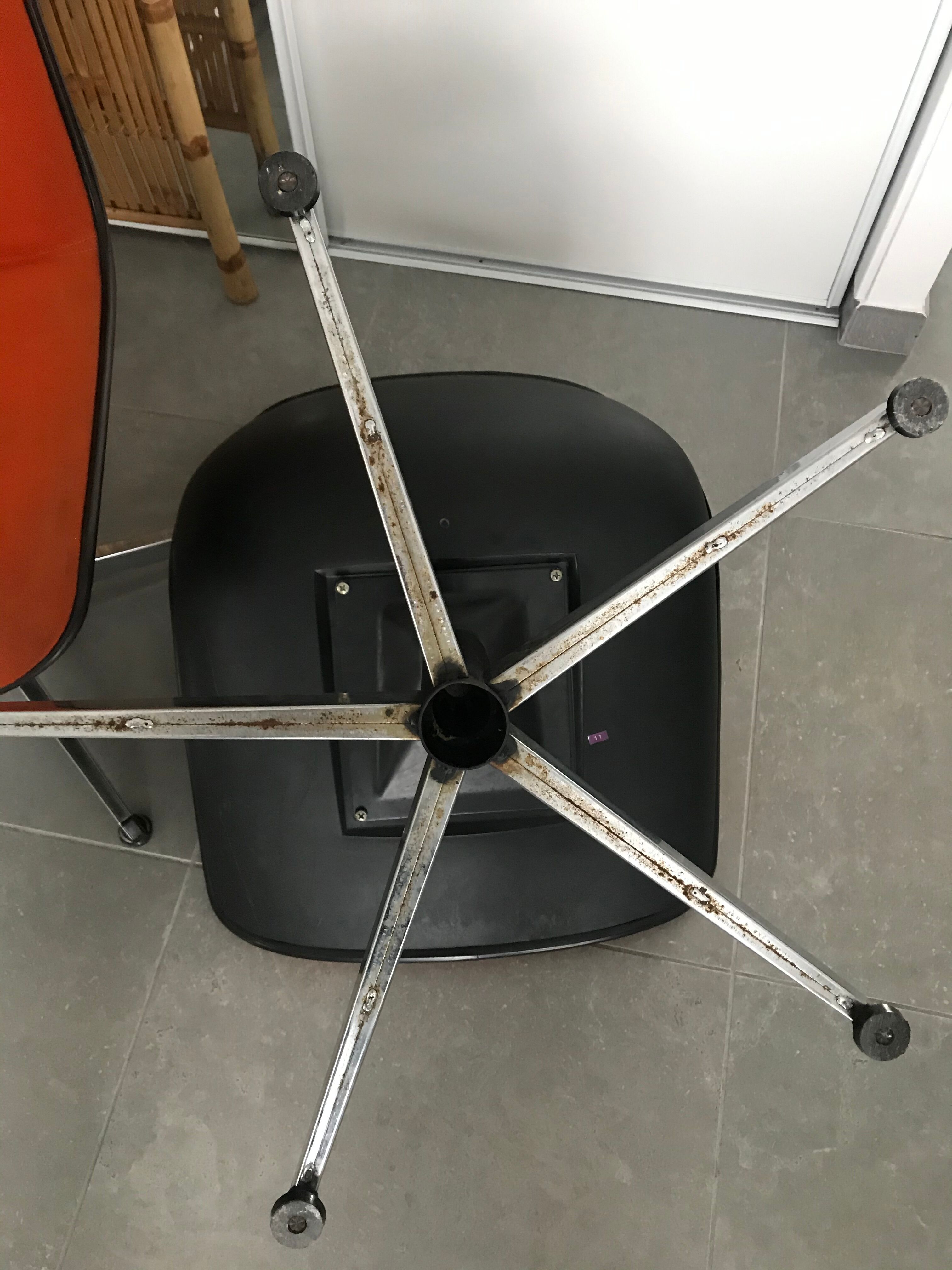 Paire de fauteuils de bureau pivotant orange année 70