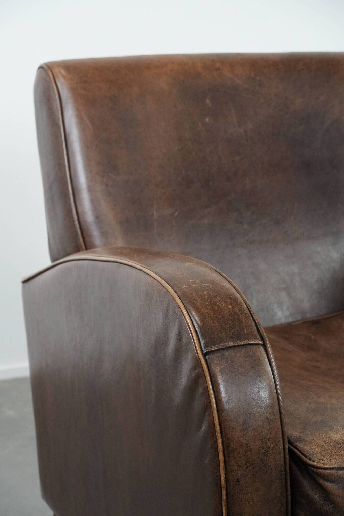 Elegant set of two sheepskin leather armchairs with beautiful round shapes