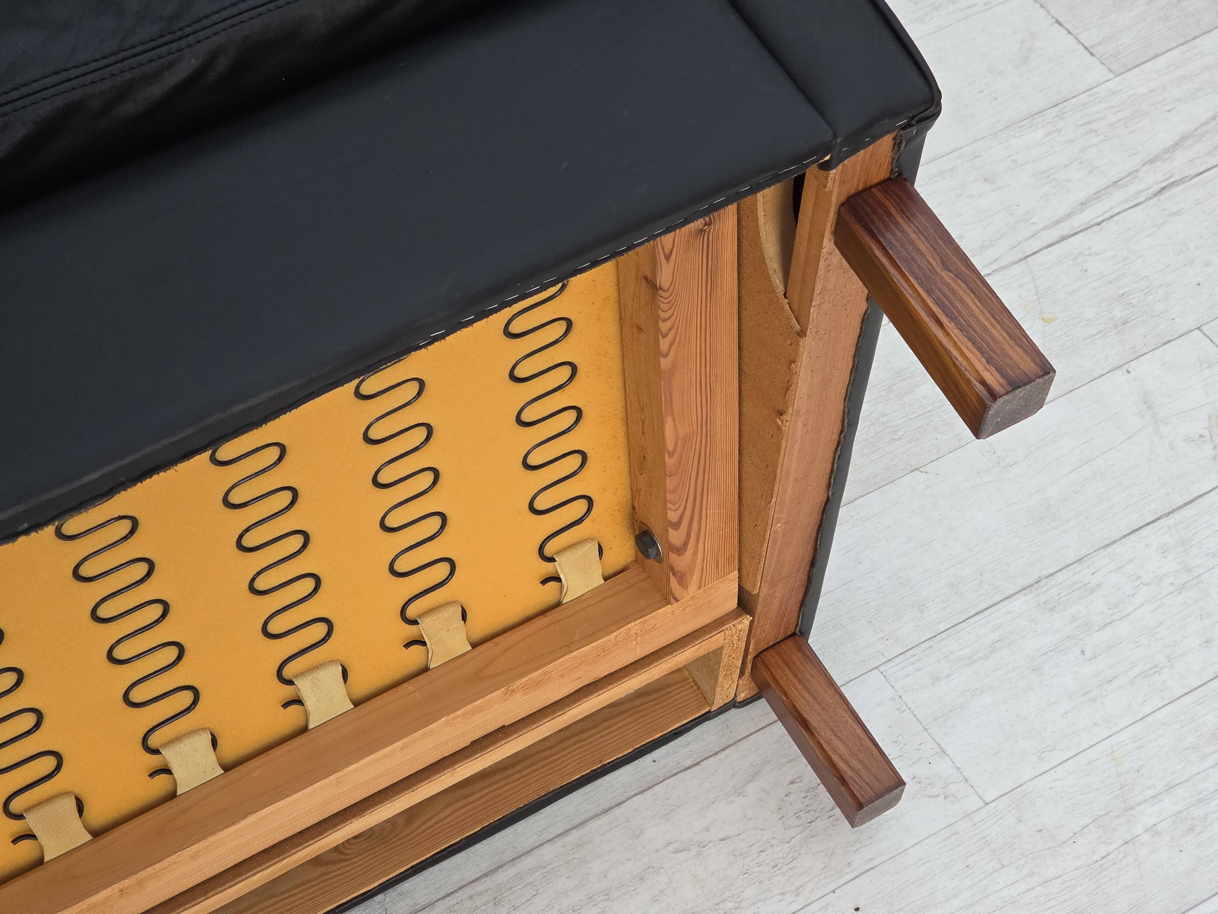 Canapé danois 2 places des années 1970, cuir d'ameublement noir d'origine, bois de teck.