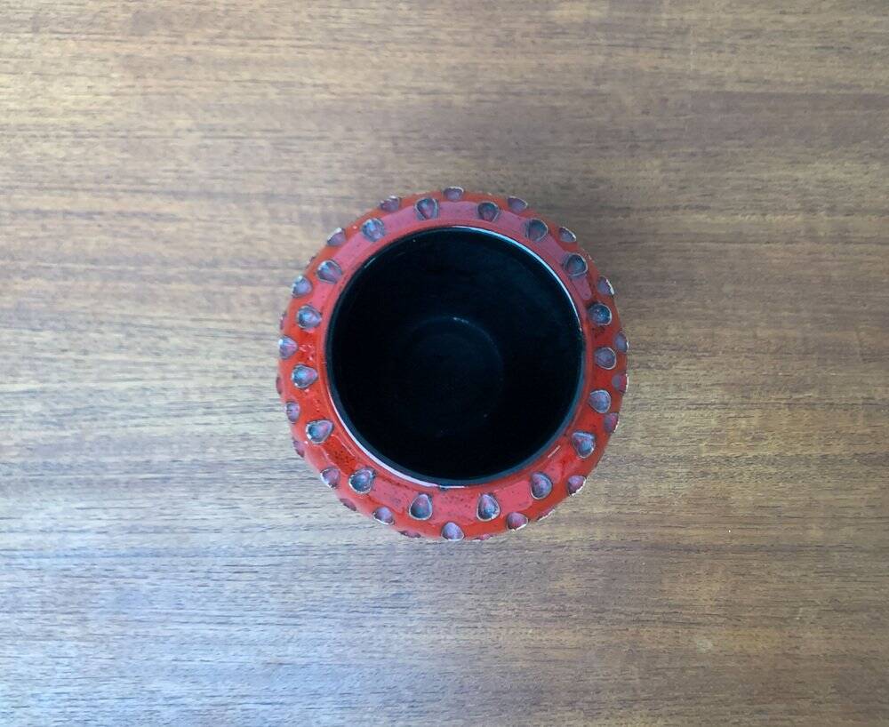 Strawberry ceramic vase from the mid-century by Fratelli Fanciullacci for Bitossi, 1960s.