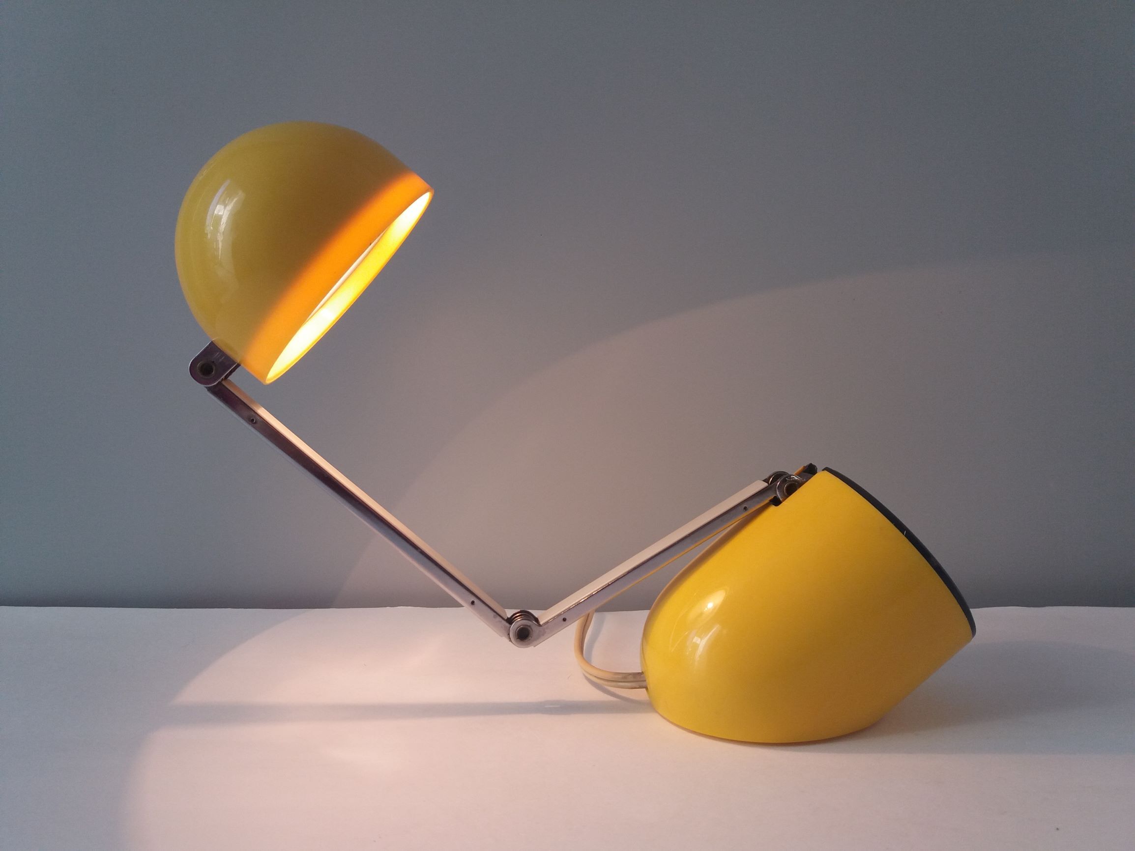 Kreo-Lite NA718 aiai desktop lamp by Sapporo