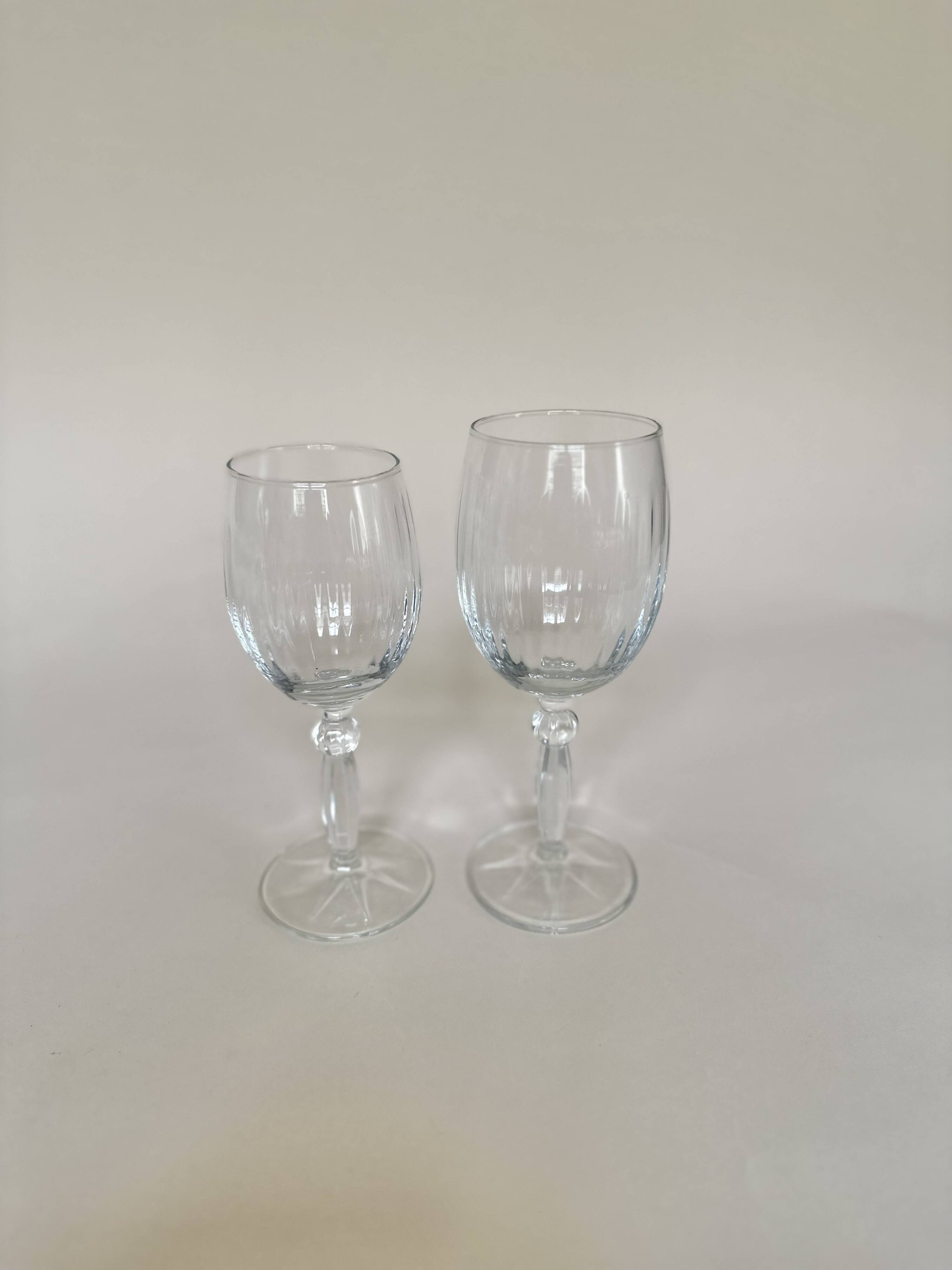 Set of 4 water glasses and 4 wine glasses, swirling glass