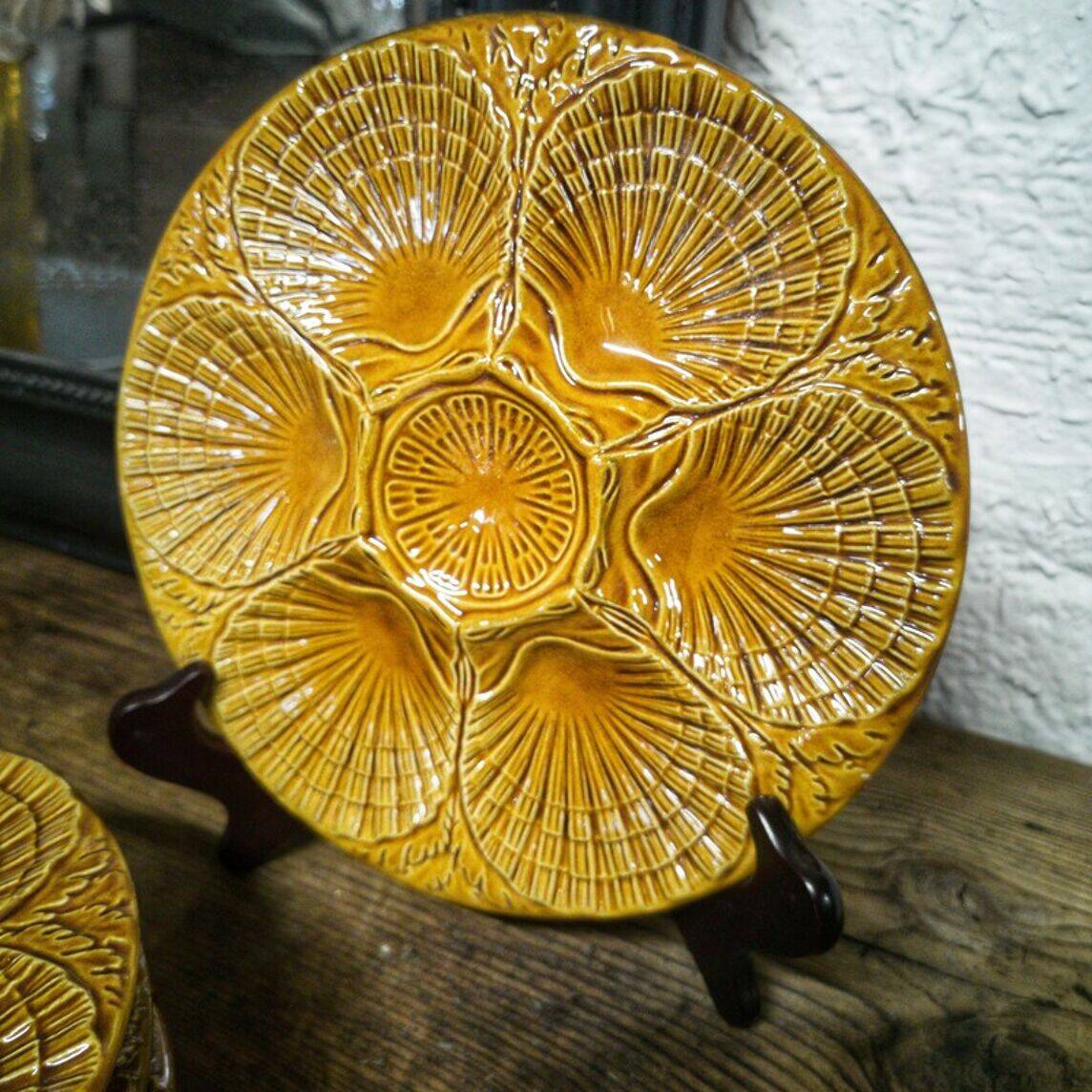 5 oyster plates in barbotine