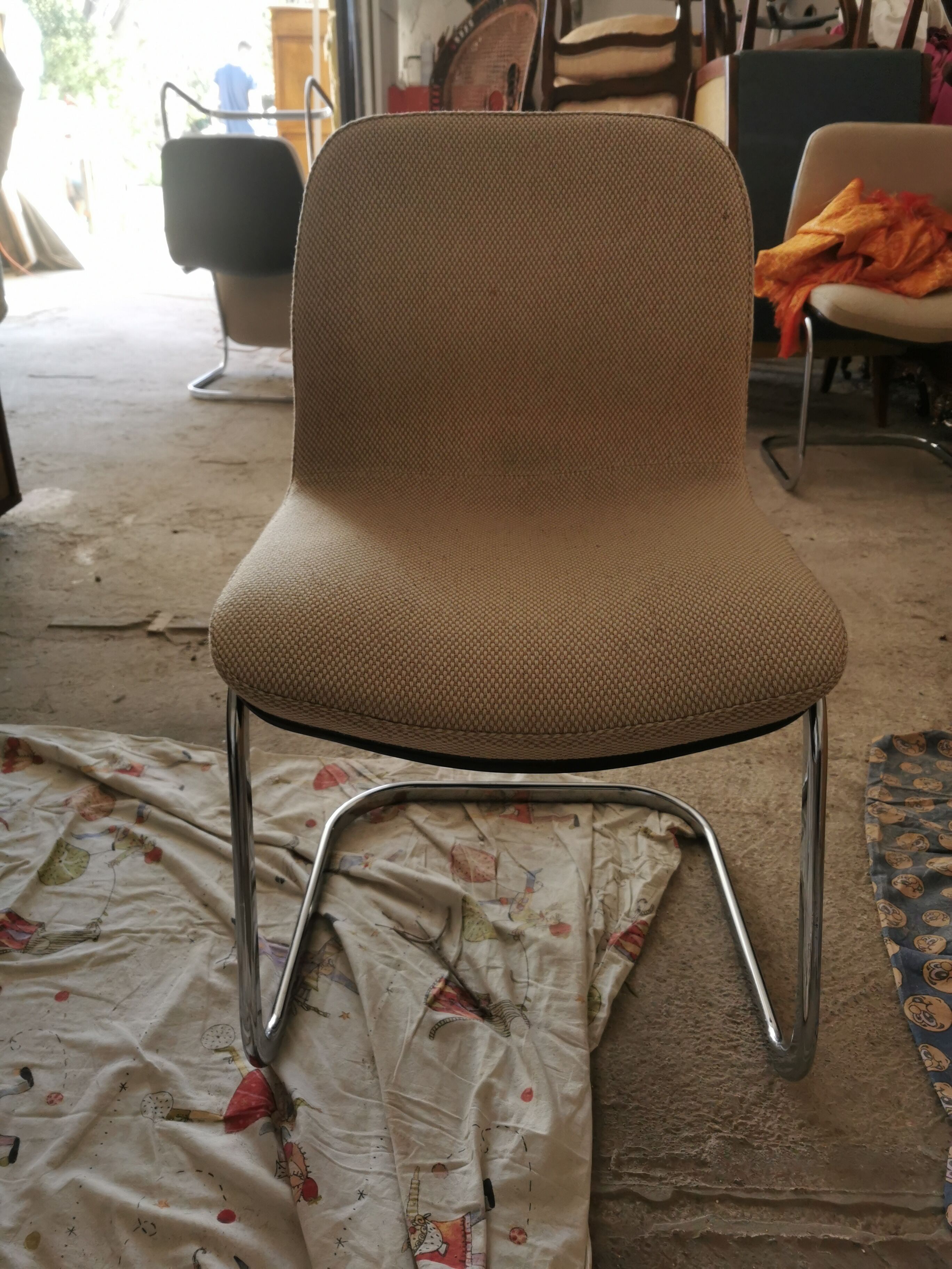 Ensemble de 6 chaises plus 1 fauteuil strafor année 70