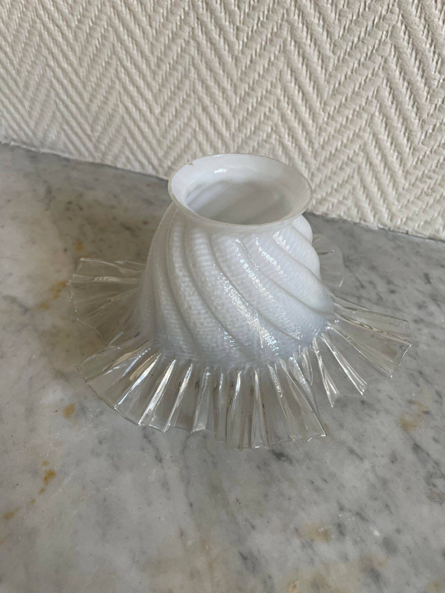 Art Nouveau style glass tulip lampshade