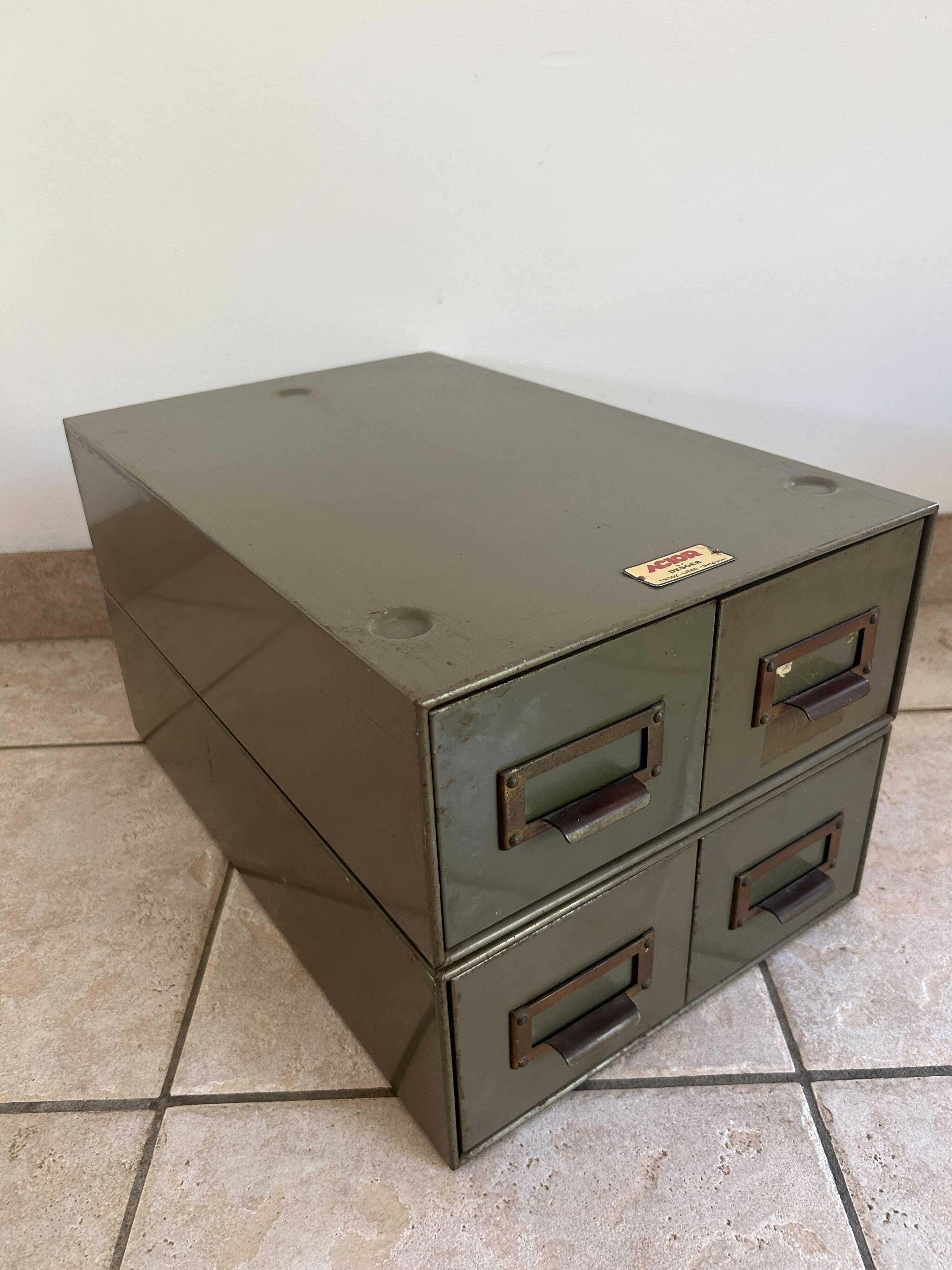 2 INDUSTRIAL lockers from the ACIOR brand