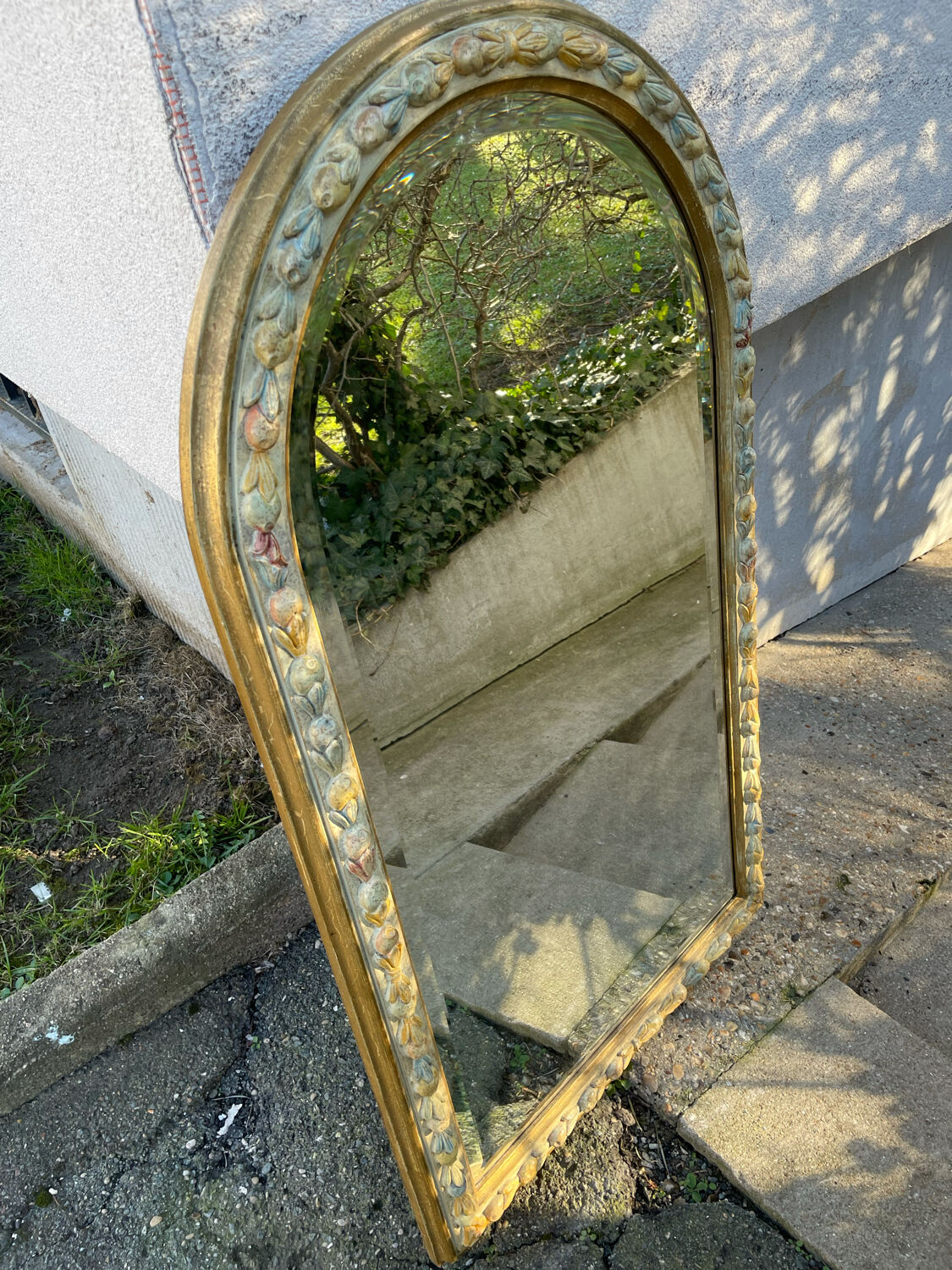 Beveled mirror plaster decoration knots and leaves