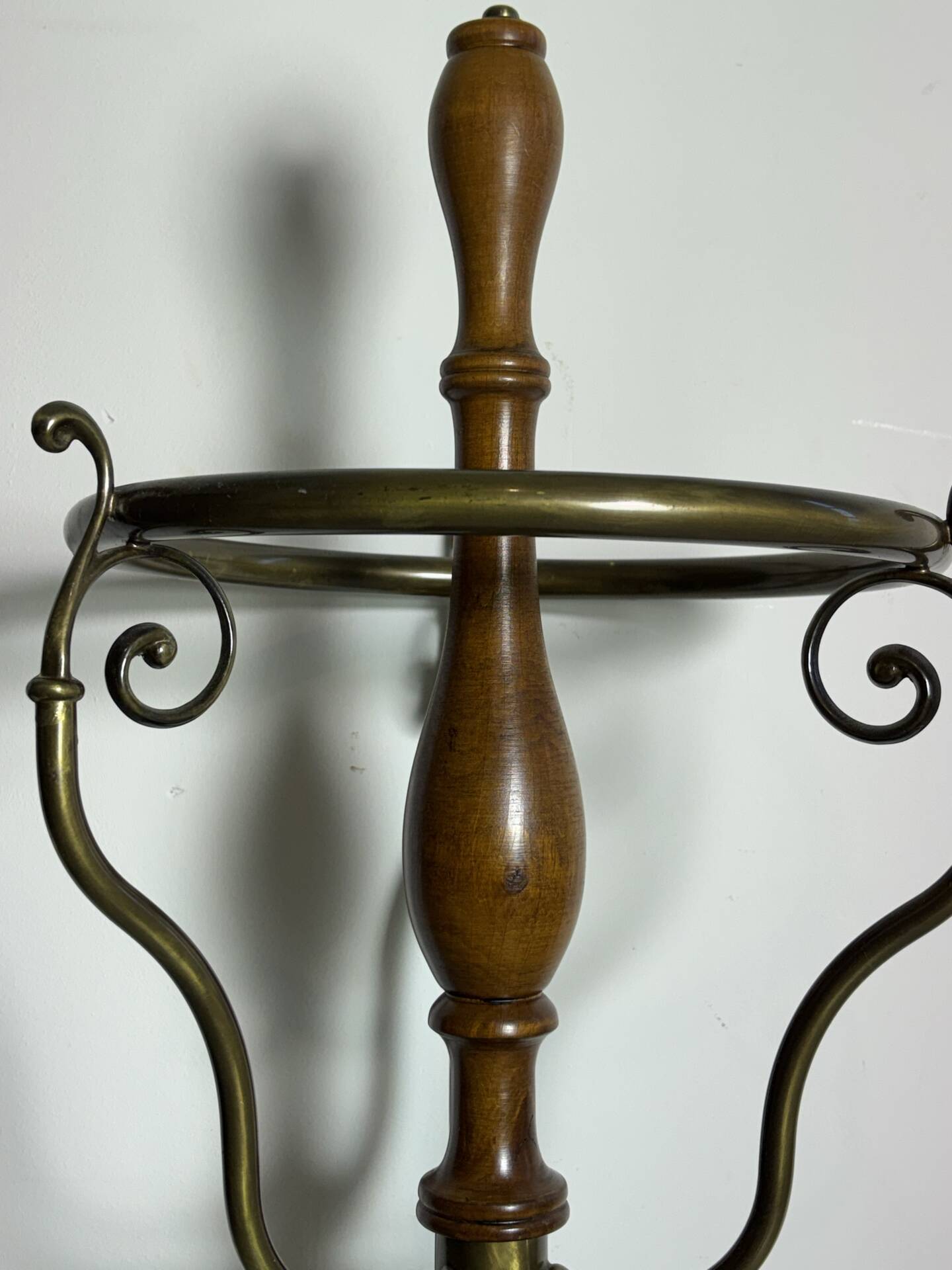 Umbrella stand and English-style wooden and brass canes, 20th century.