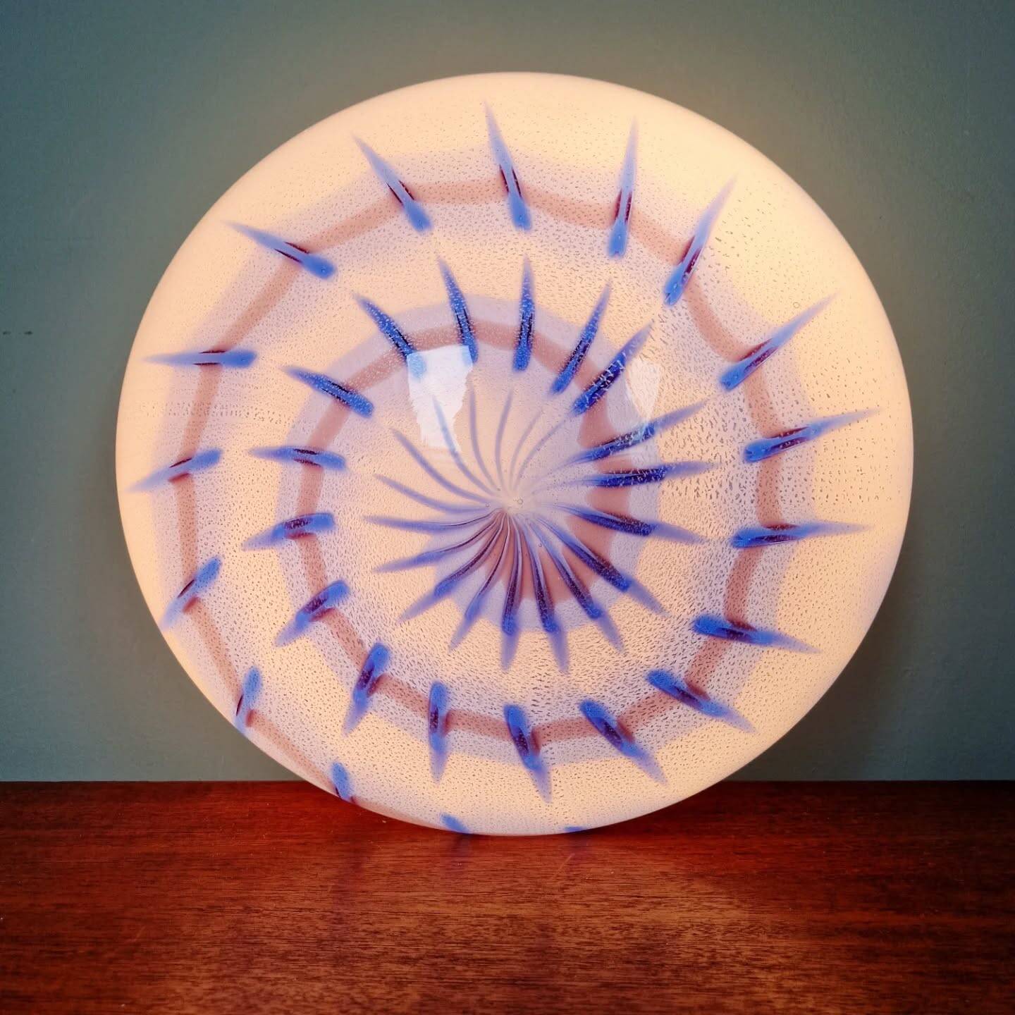 Ceiling light/wall sconce in blue and white Murano glass, 1970.