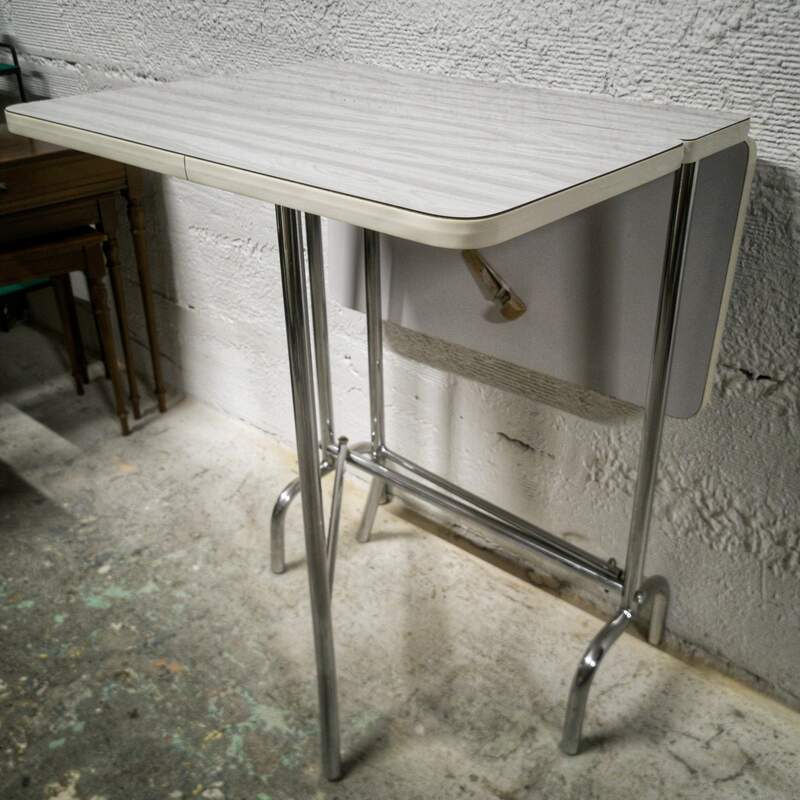 Folding table in Formica