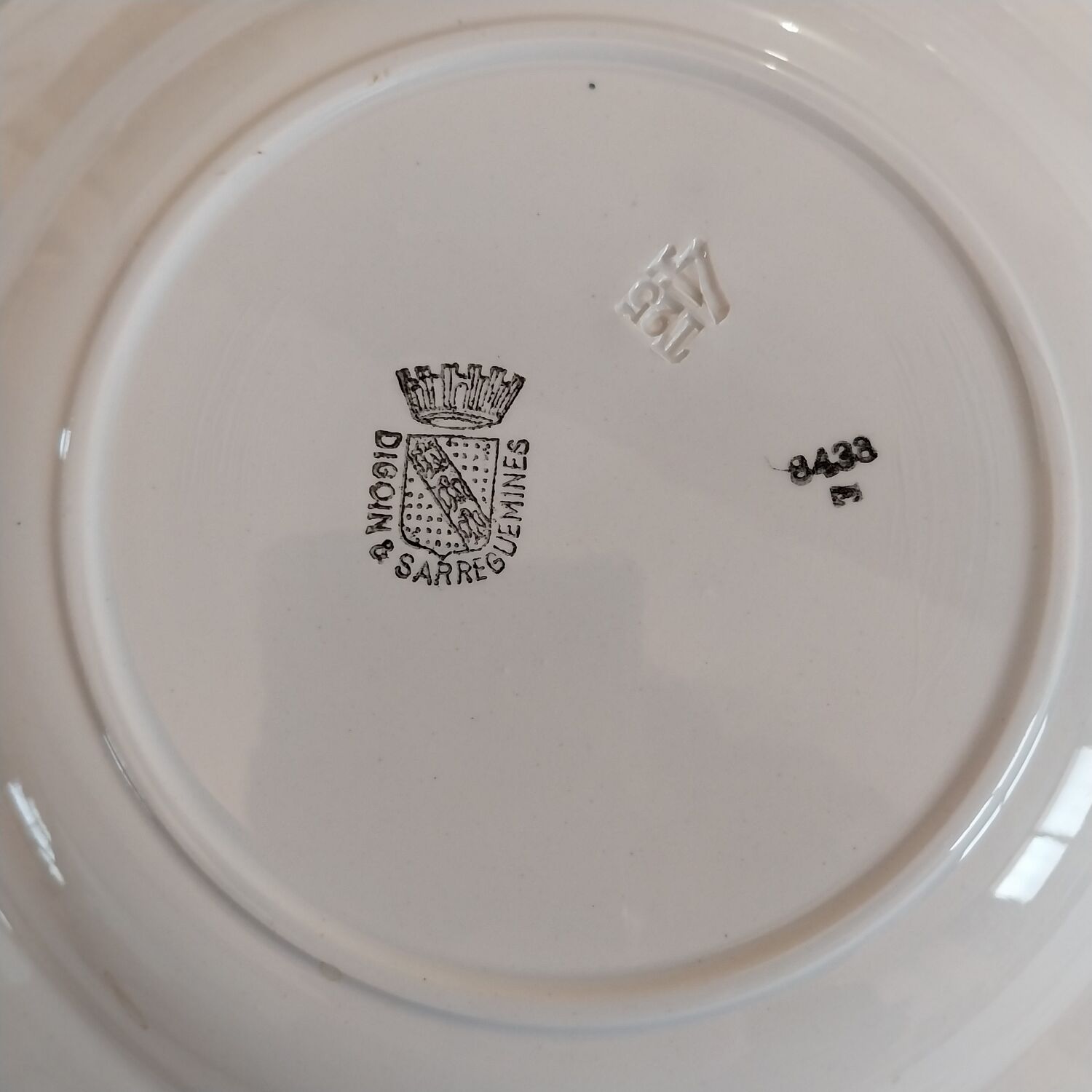 Assiettes creuses en terre de fer Digoin Sarreguemines