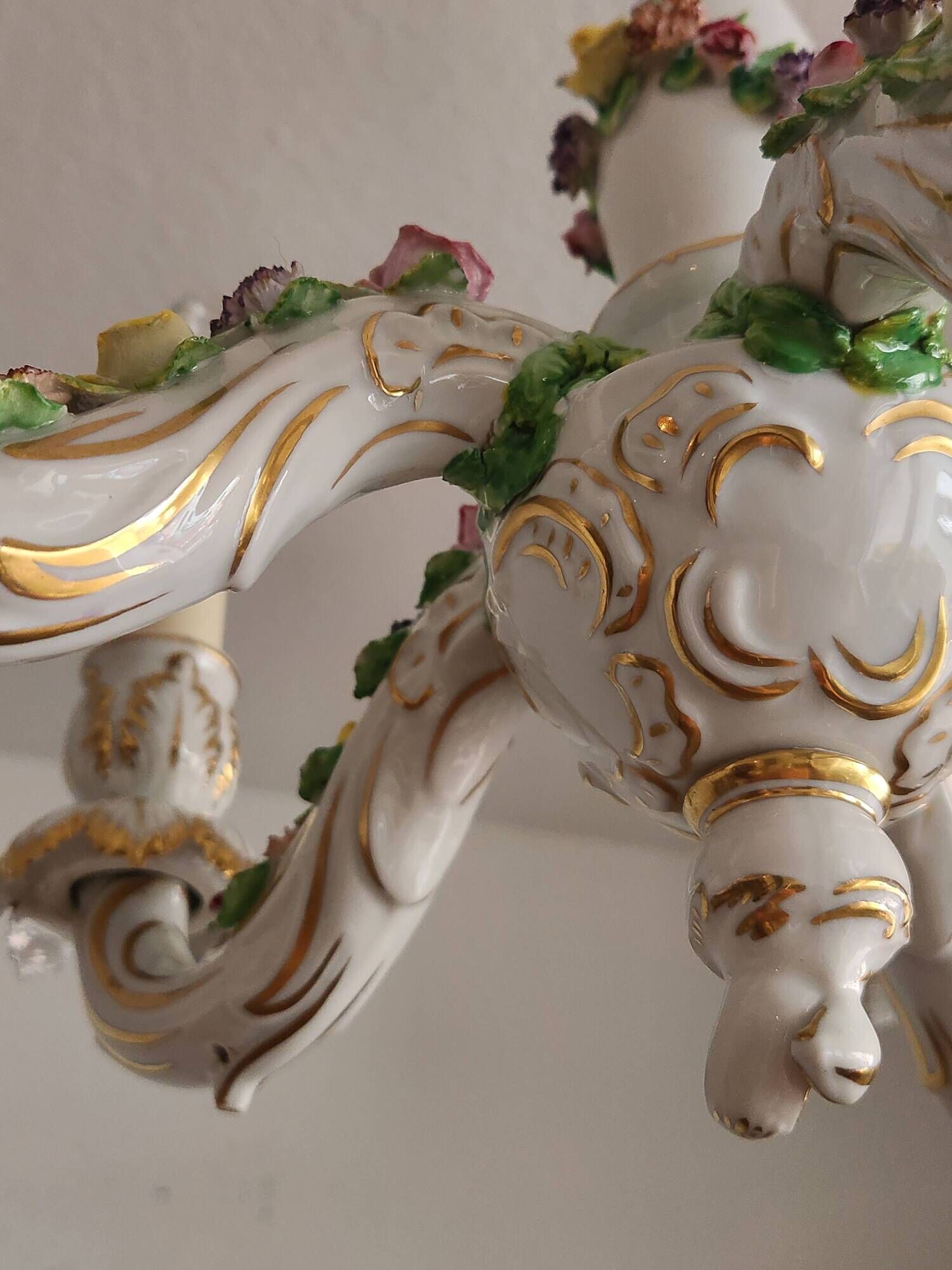Handgeformt vergoldet vintage Porzellan Kronleuchter Capodimonte 1960er