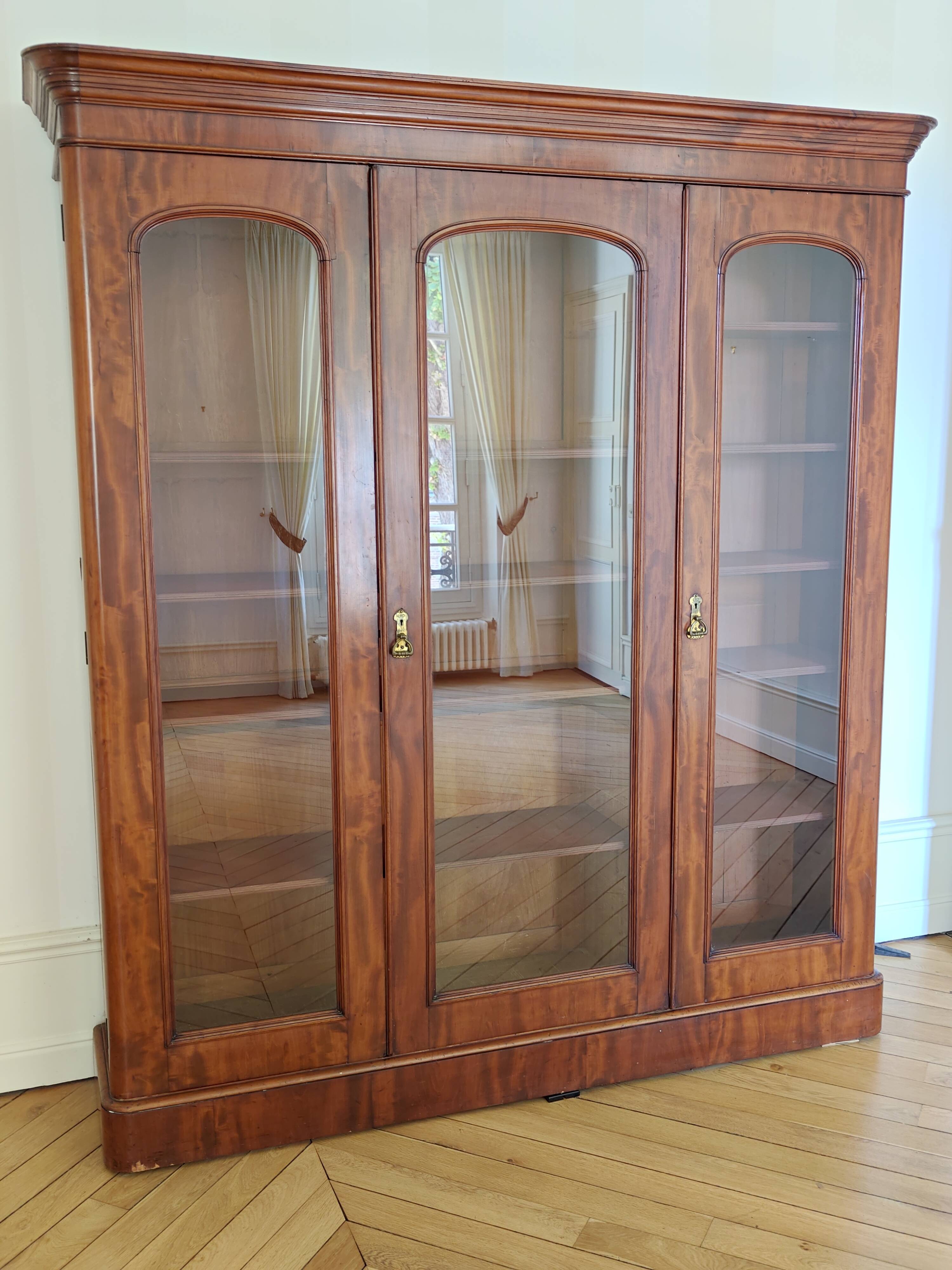 Display cabinet and china cabinet