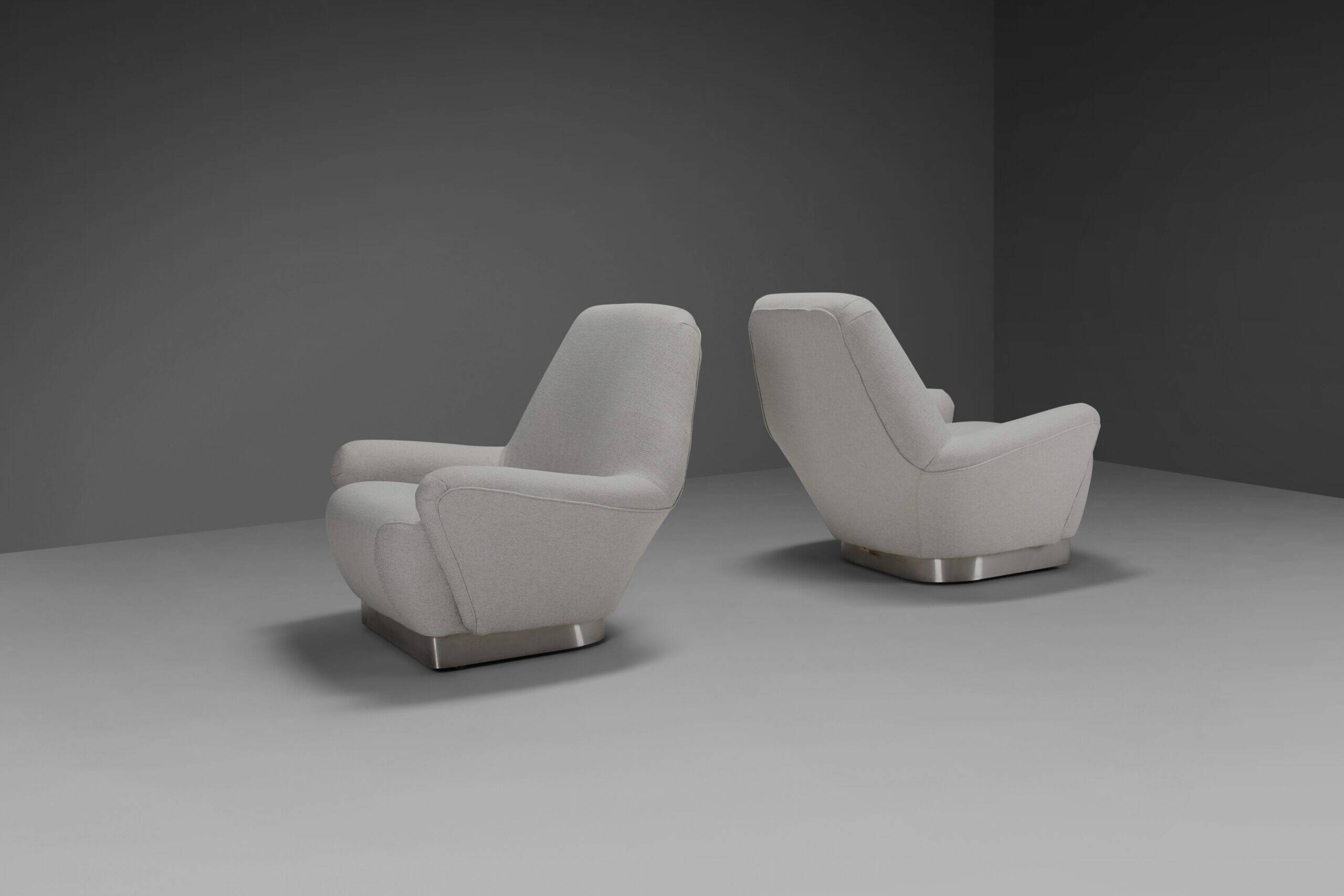 Pair of fabric and stainless steel lounge chairs by Gianni Moscatelli