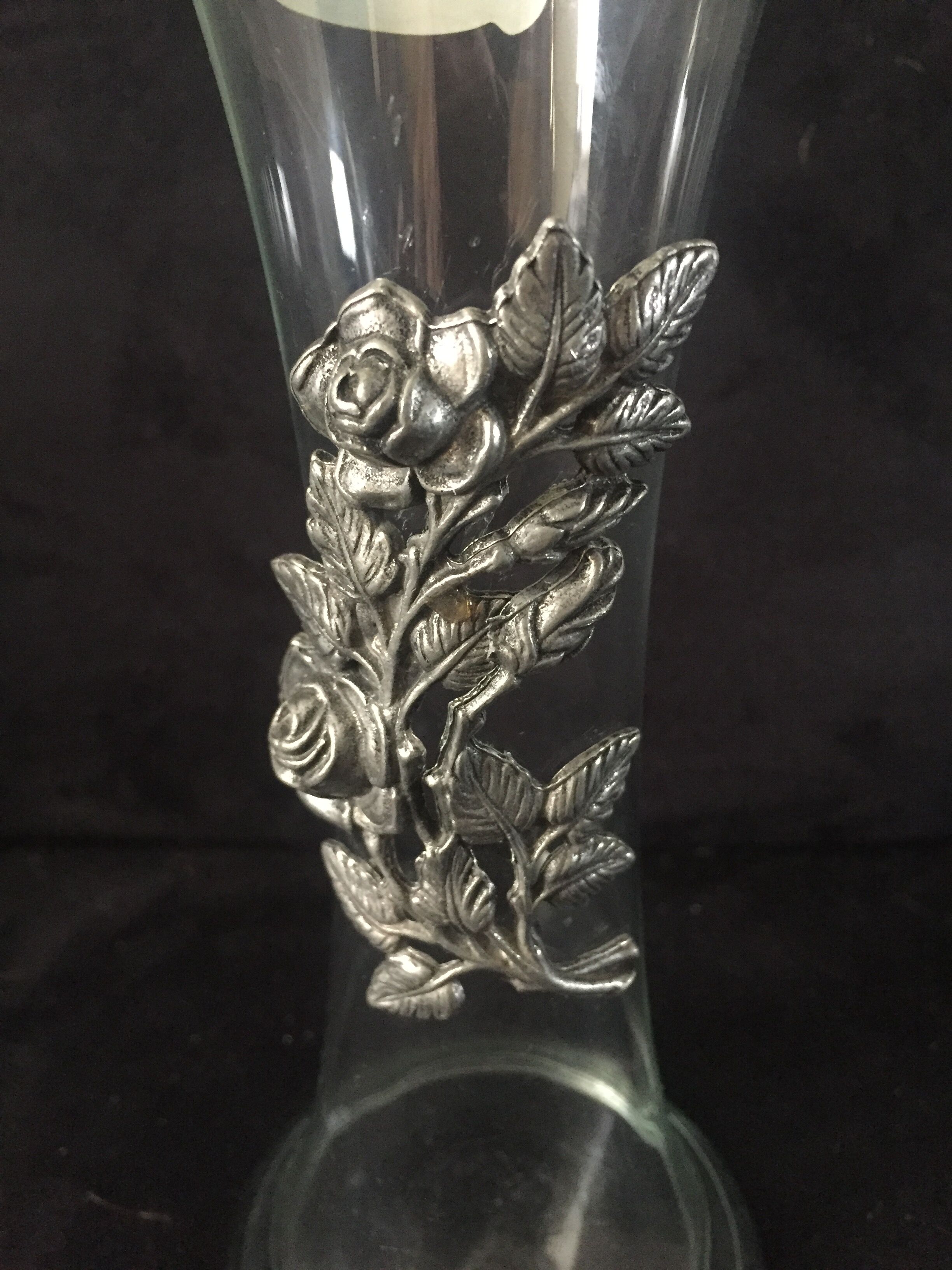 Soliflore en verre avec rose en étain