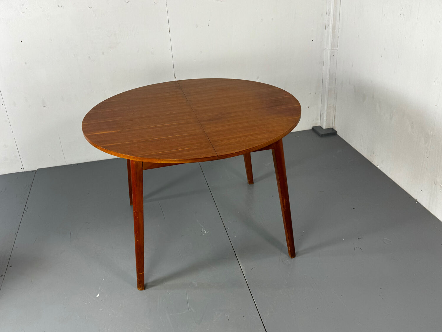 Table à manger ronde extensible moderniste danoise du milieu du siècle, 19