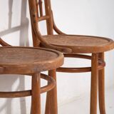 Anciennes chaises Thonet avec assise gravée (c.1920). Ensemble de 2 pièces