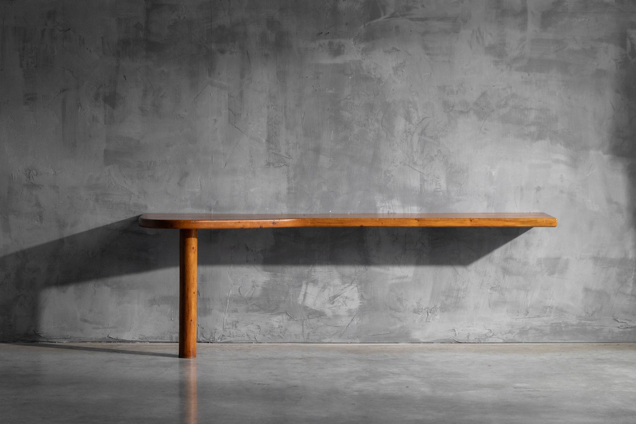 Table console par Charlotte Perriand, France, années 1950.