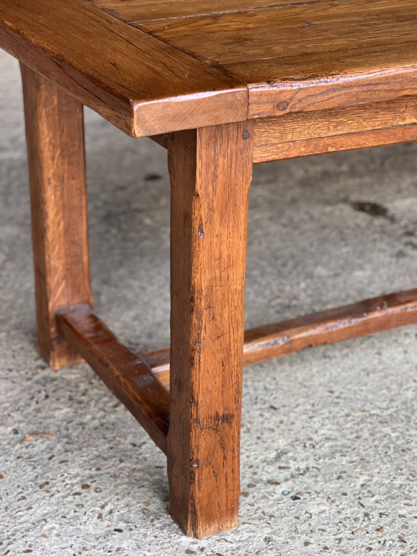 Grande table de ferme - 2 bancs - 2 rallonges 