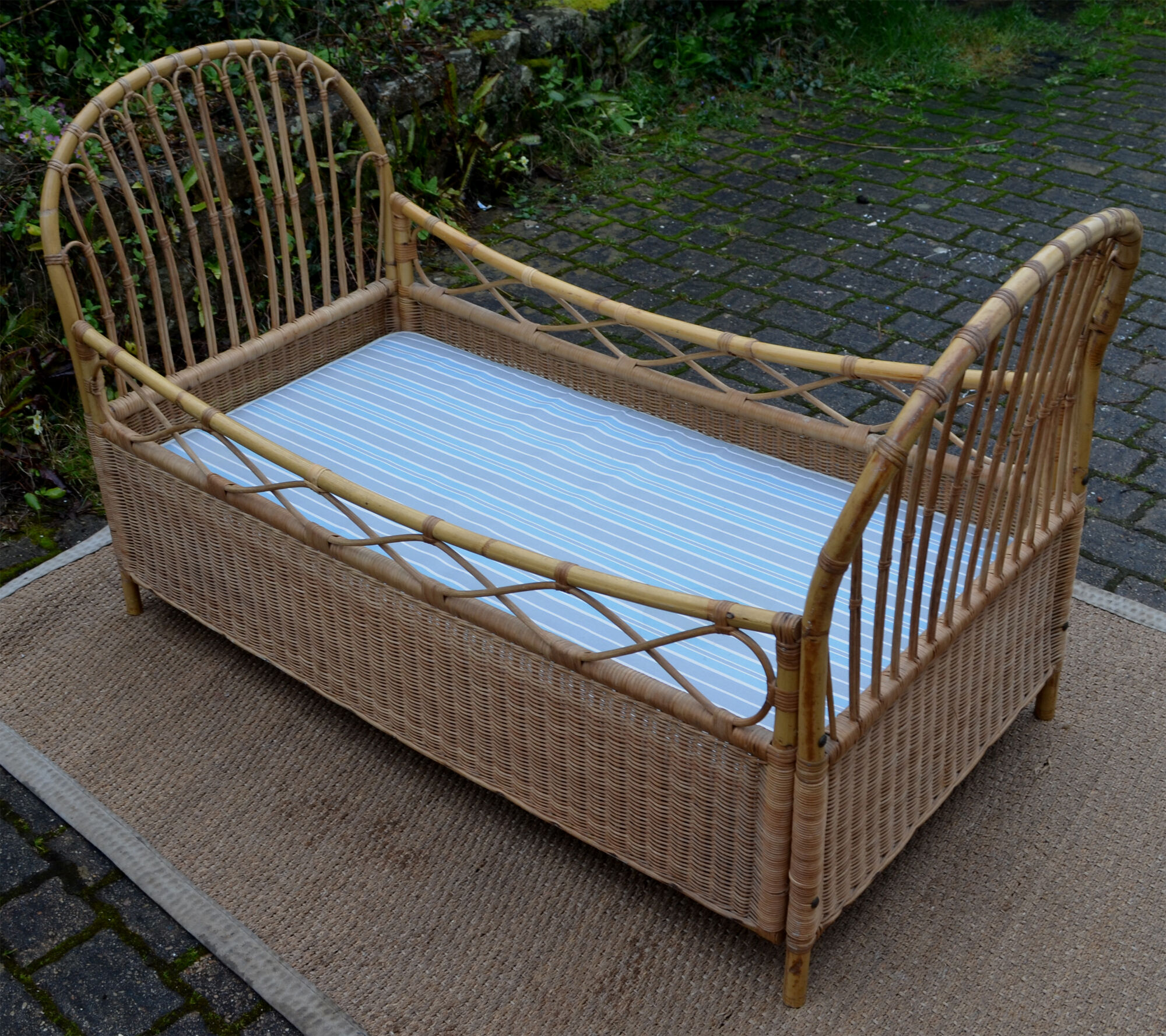 Rattan children's bed