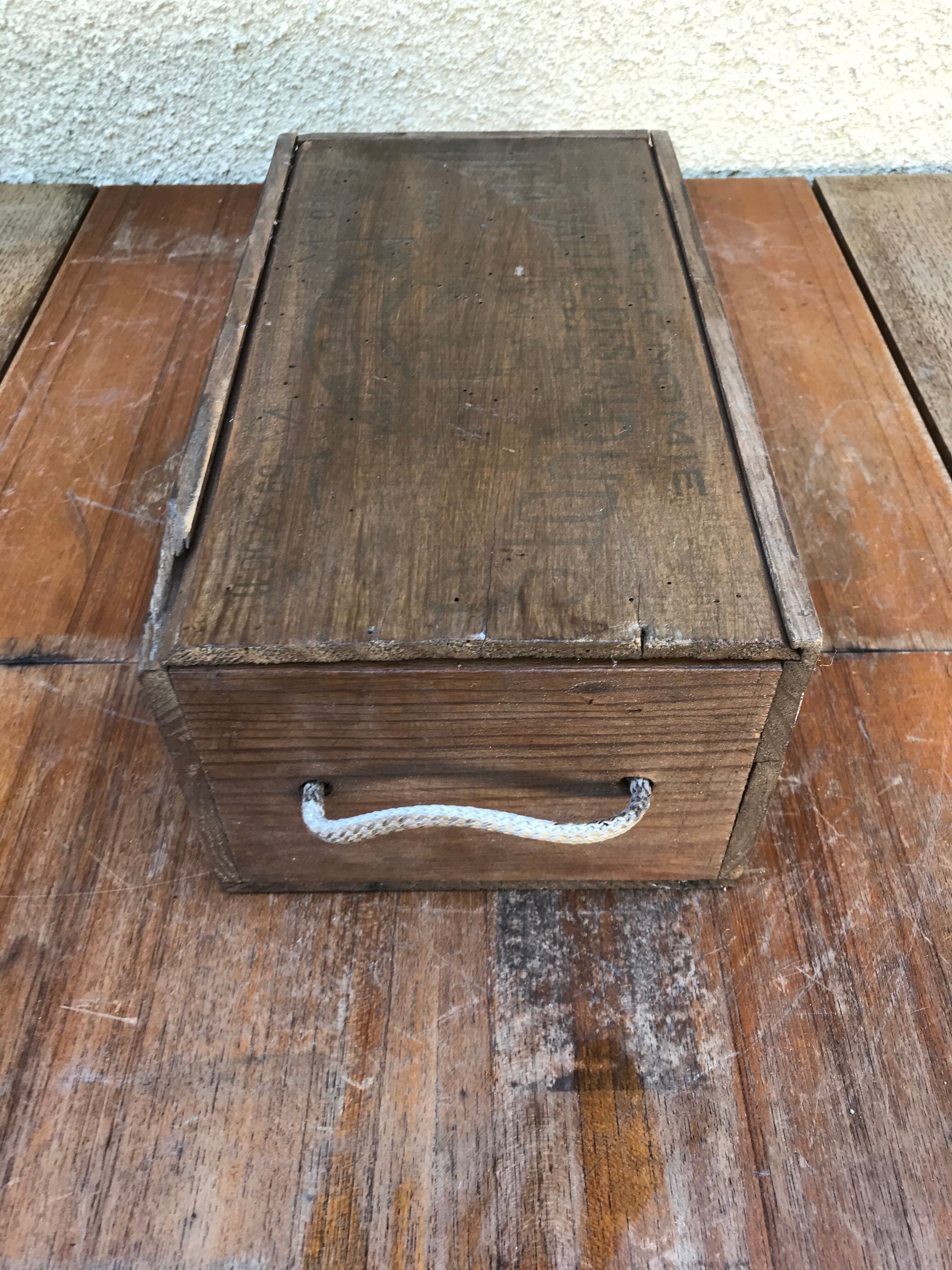 Boite rangement en bois pays basque avec couvercle vintage