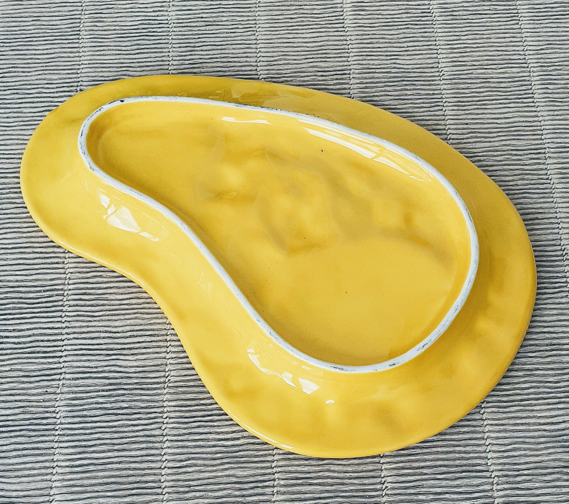 Dish sunflowers dabbling