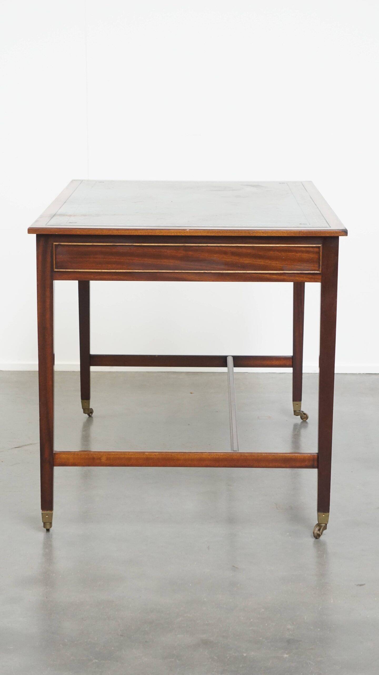 Bureau et chaise de bureau Chesterfield en cuir de vachette bleu