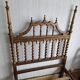 Paire de lits en bois sculpté