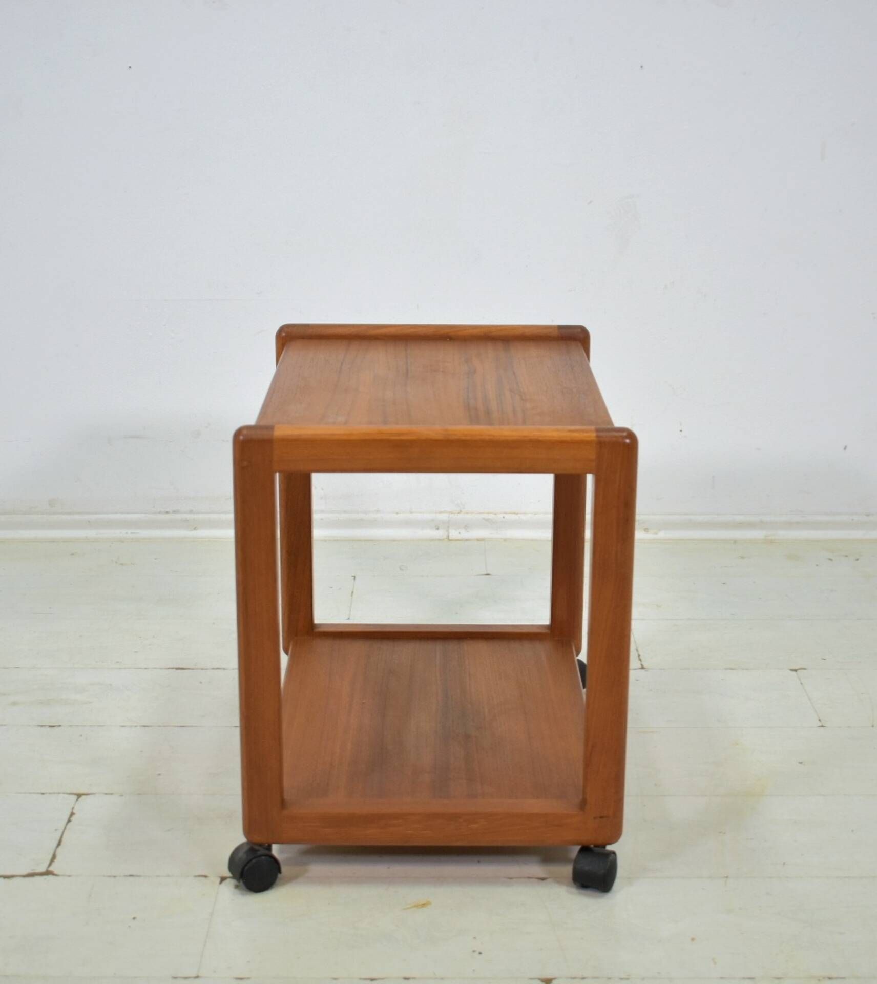 Table d'appoint Aksel Kjersgaard chariot en teck danois des années 1960 scandinave
