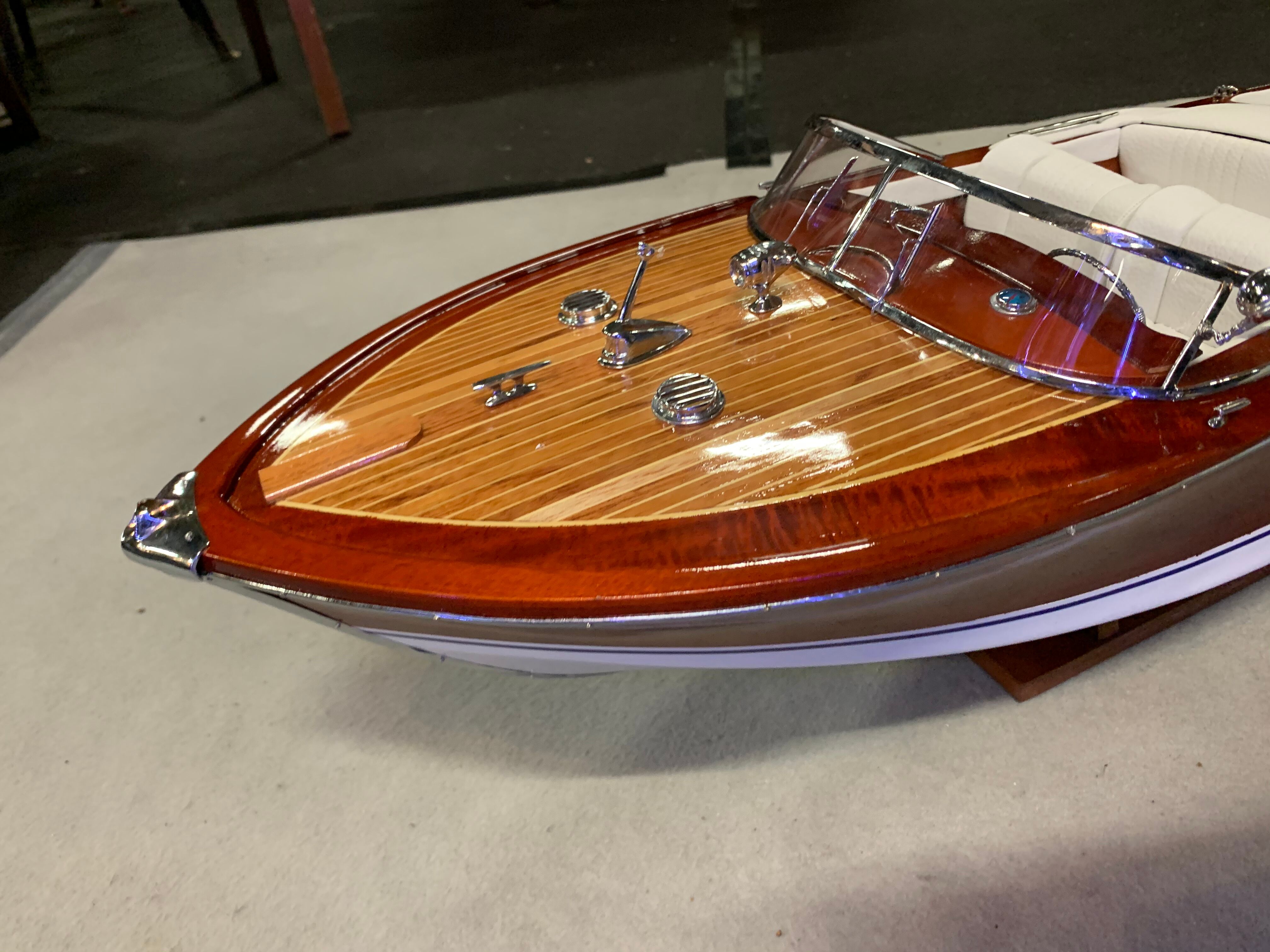 Model of riva Aqua rama 90 cm