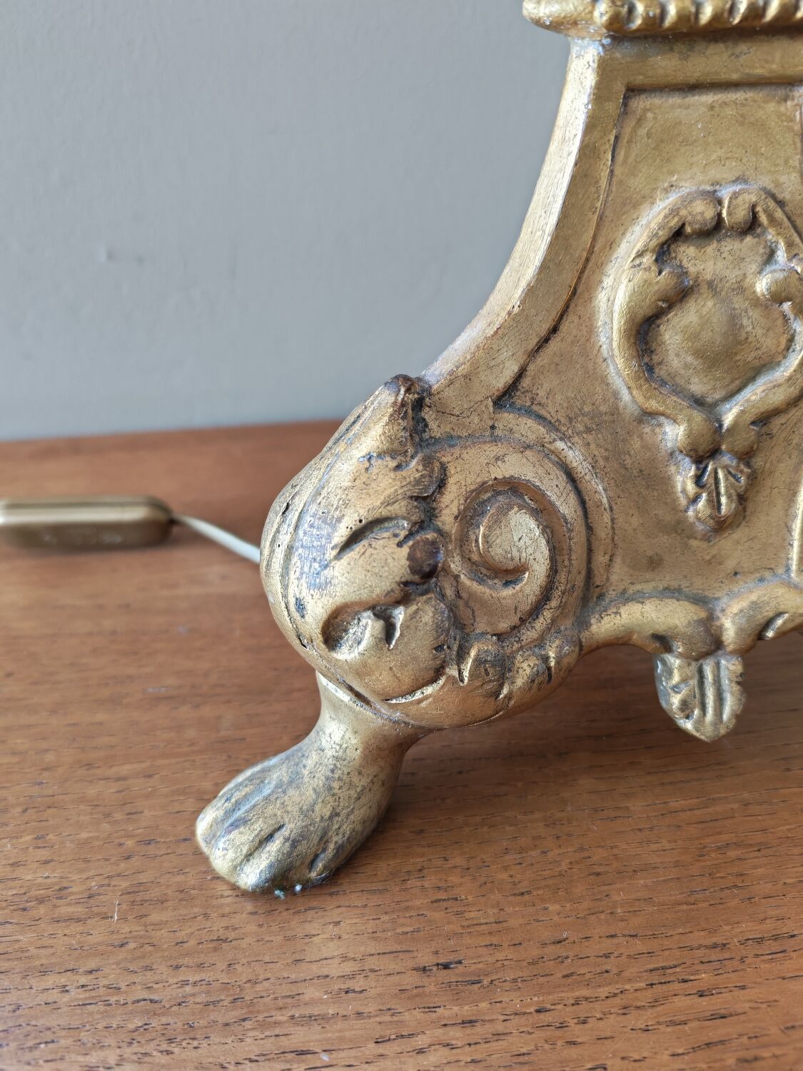 Golden wooden lamp base