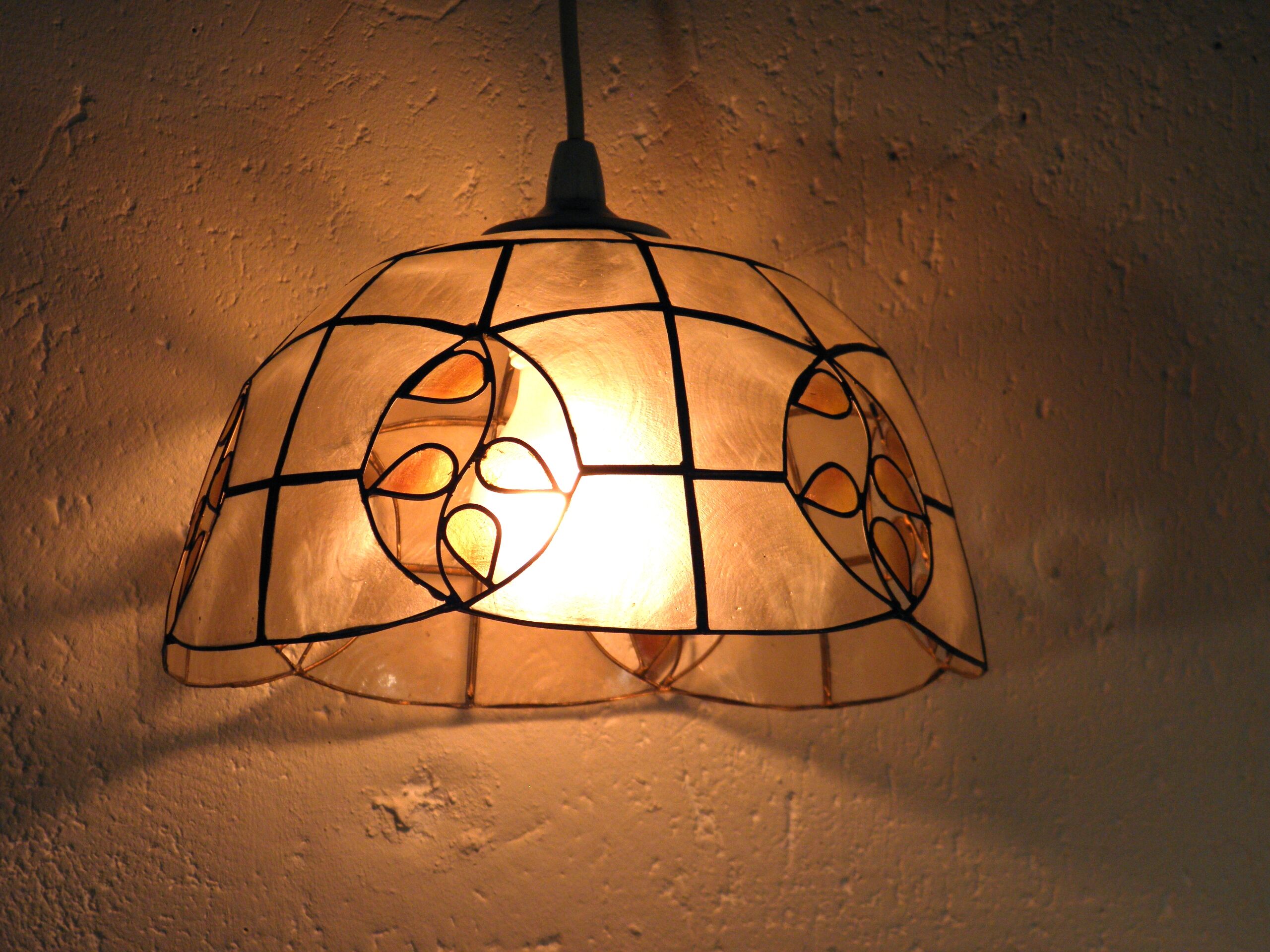 Mother-of-pearl and brass suspension