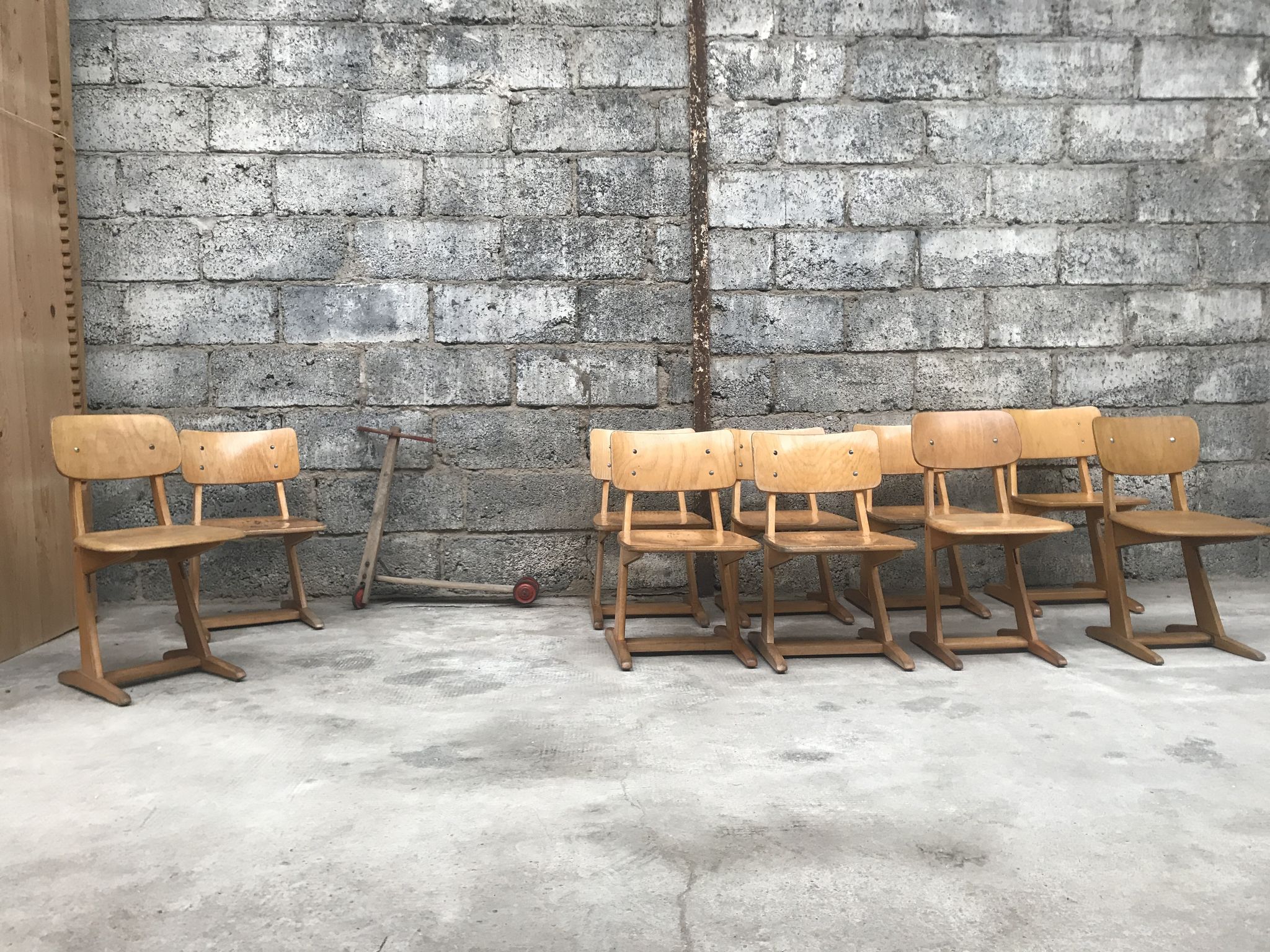 Series of 10 casala children's chairs in vintage light wood