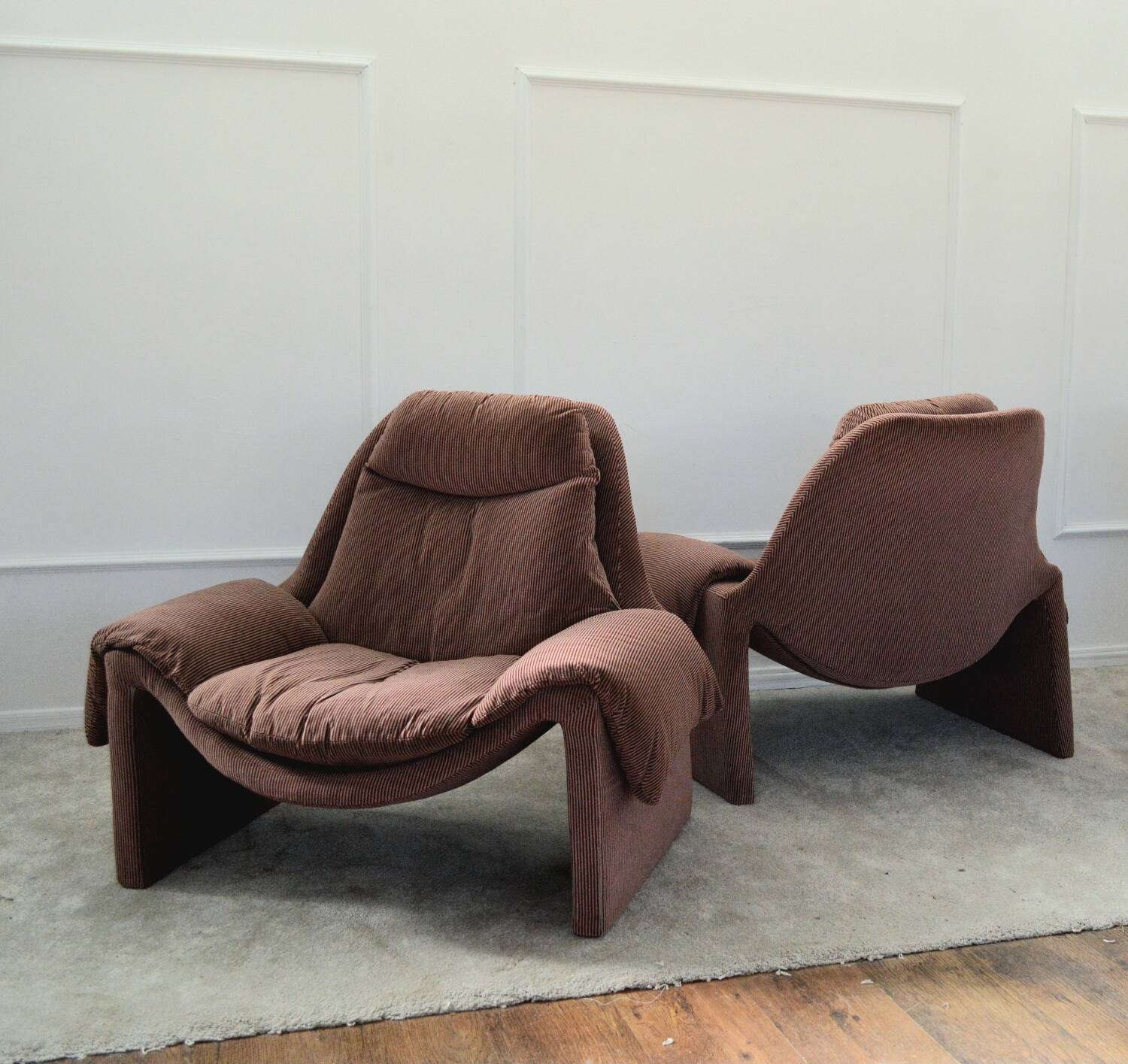 Pair of P60 armchairs by Vittorio Introini for Saporiti
