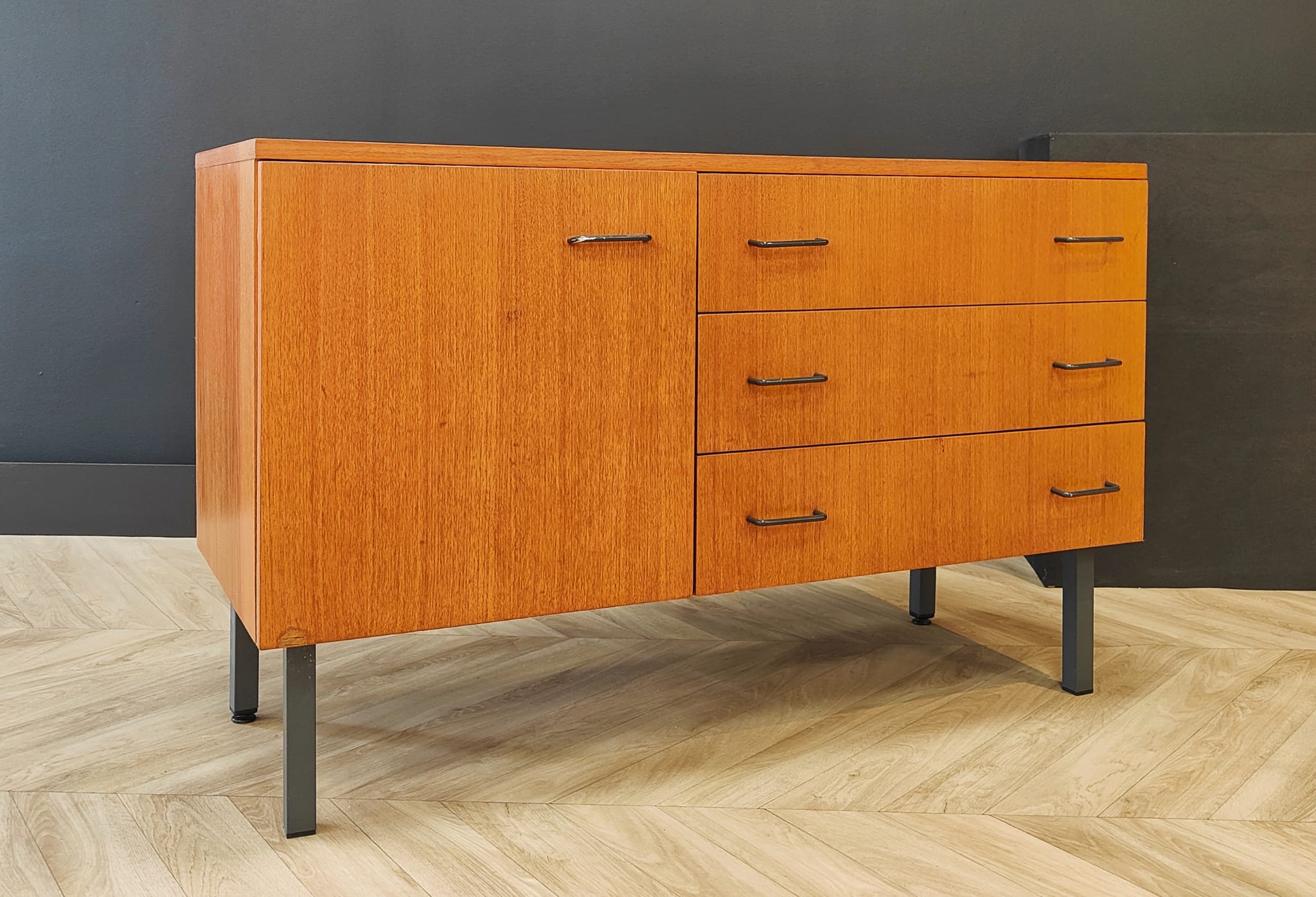 Vintage chest of drawers